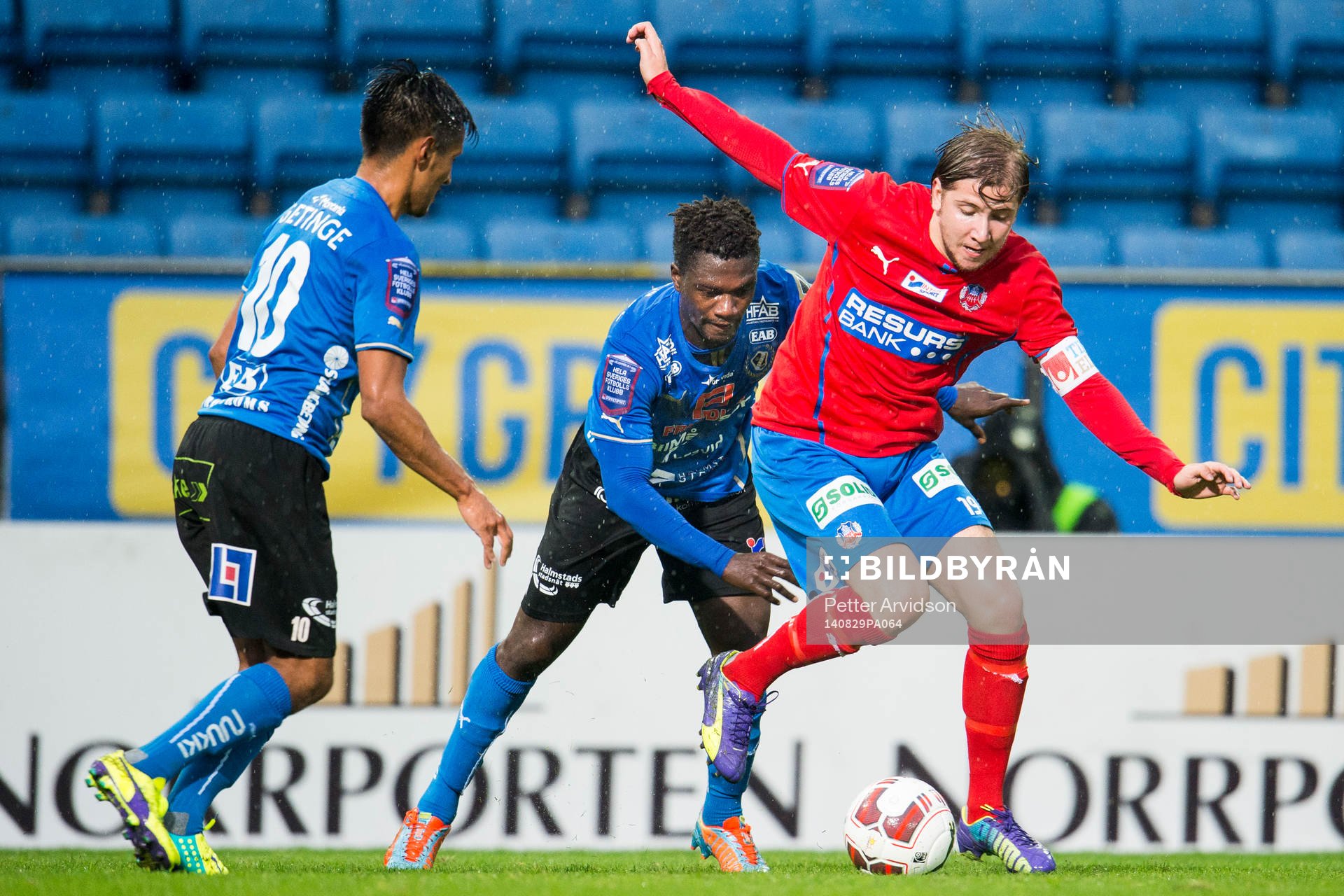 Helsingborgs Darijan Bojanic och Halmstads King Osei Gyan