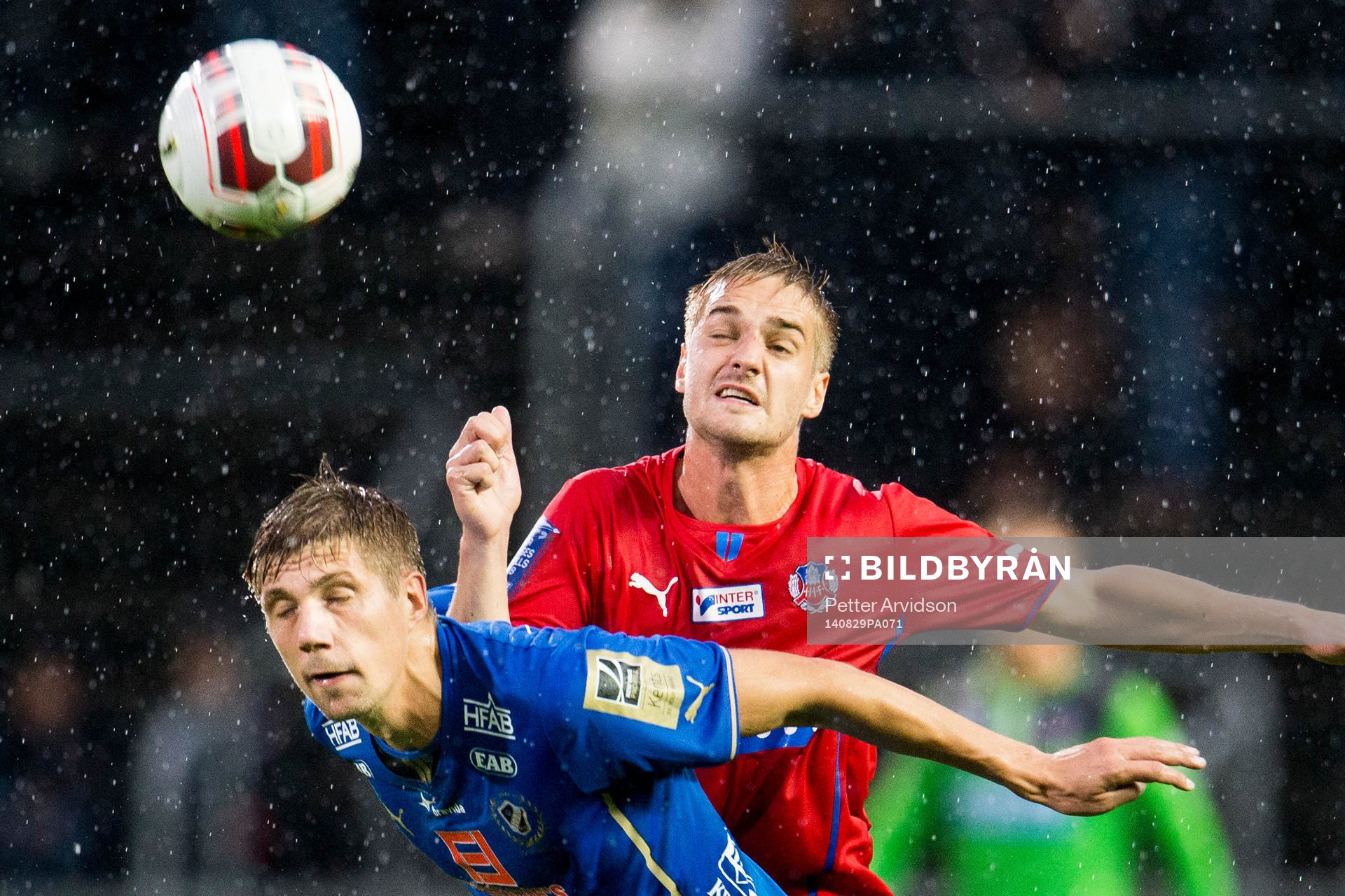 Halmstads Mikael Boman i nickduell med Helsingborgs Johan