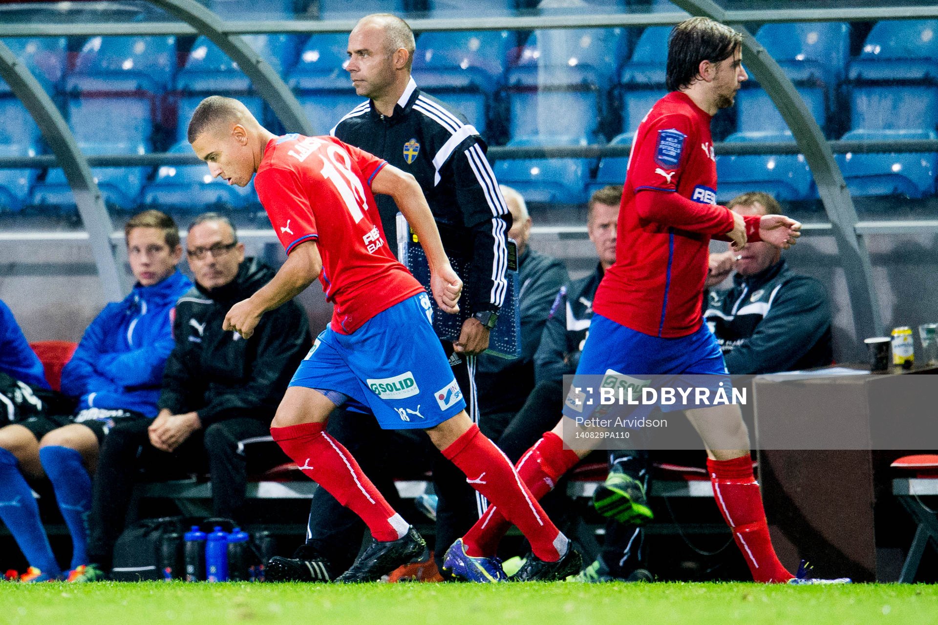 Helsingborgs Darijan Bojanic byts ut till förmån för Jordan Larsson under fotbollsmatchen i Allsvenskan mellan Helsingborg och Halmstad den 29 augusti 2014 i Helsingborg.