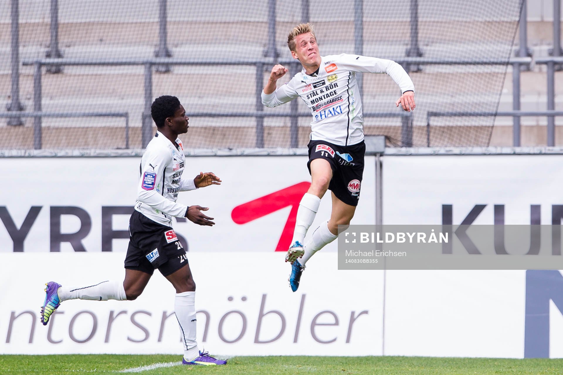Mjällbys Joel Enarsson jublar