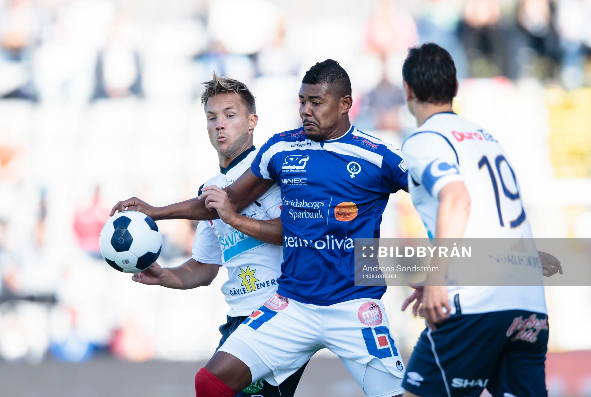 Gefles Anders Wikström (v) och Gefles Marcus Hansson (h) i kamp med Åtvidabergs Ricardo Santos under fotbollsmatchen i Allsvenskan mellan Gefle och Åtvidaberg den 30 Augusti 2014 i Gävle.