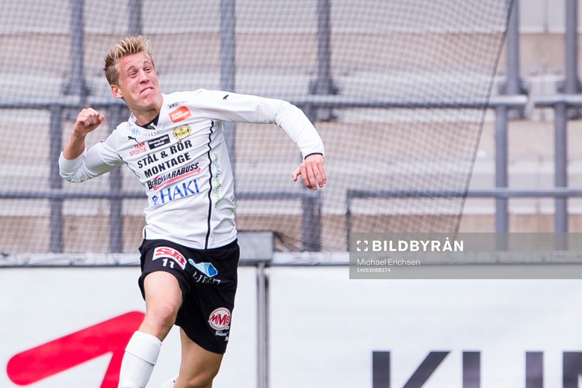 Mjällbys Joel Enarsson jublar