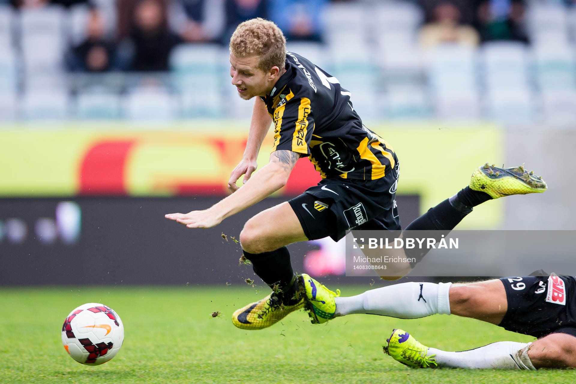 Häckens Simon Gustafson faller