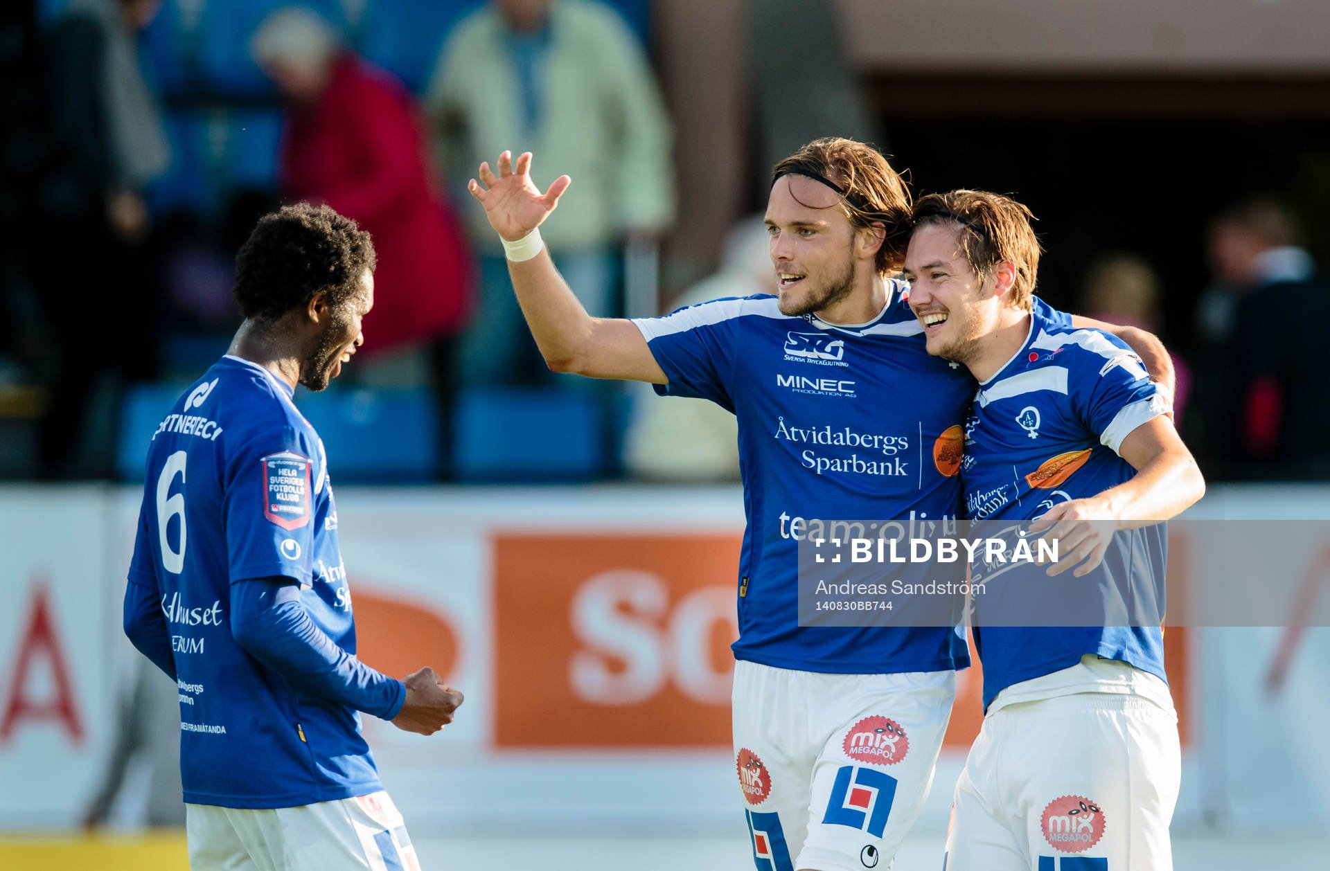 Åtvidabergs Victor Sköld (h) firar segern med Mohammed Abubakari (v) och Tom Pettersson efter fotbollsmatchen i Allsvenskan mellan Gefle och Åtvidaberg den 30 Augusti 2014 i Gävle.