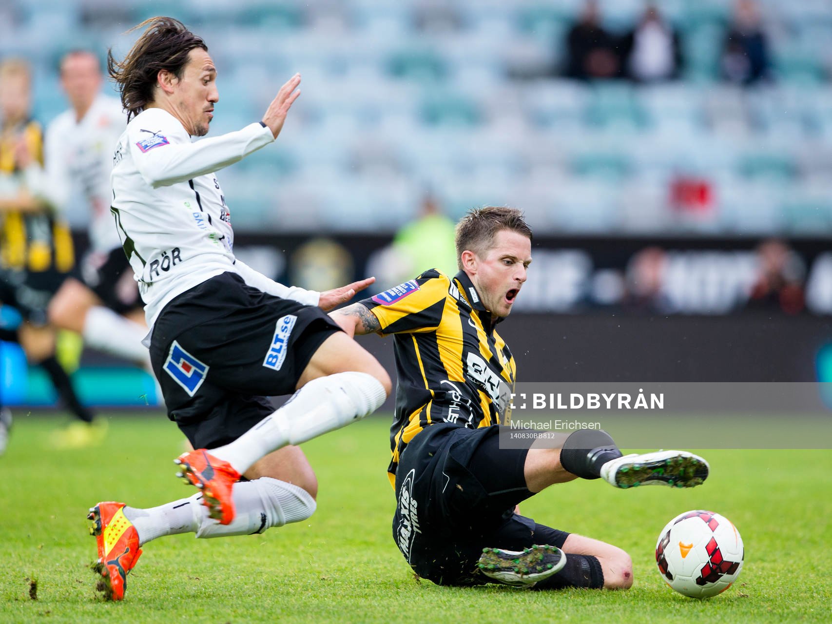 Mjällbys Daniel Ivanovski i kamp med Häckens Gunnar Heidar Thorvaldsson under fotbollsmatchen i Allsvenskan mellan Häcken - Mjällby den 30 Augusti 2014 i Göteborg.
