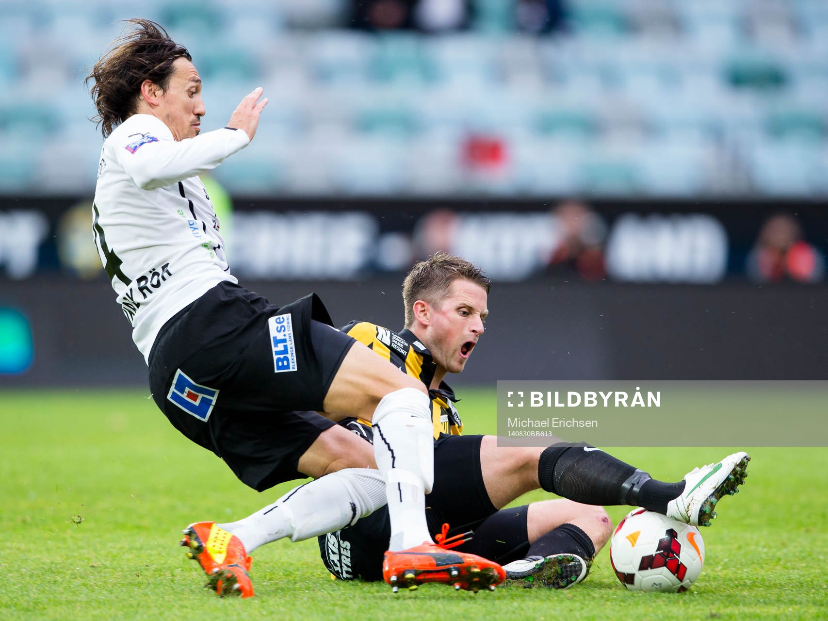 Mjällbys Daniel Ivanovski i kamp med Häckens Gunnar Heidar Thorvaldsson under fotbollsmatchen i Allsvenskan mellan Häcken - Mjällby den 30 Augusti 2014 i Göteborg.