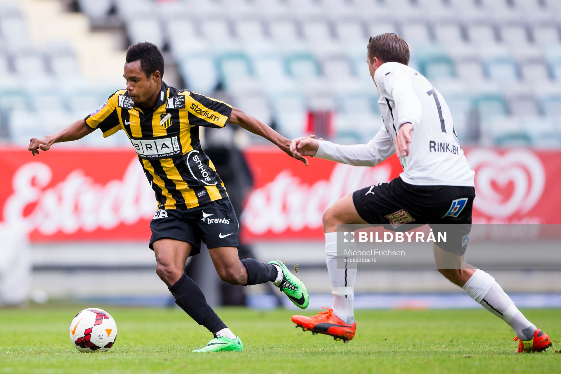 Häckens Nasiru Mohammed mot Mjällbys Daniel Nilsson