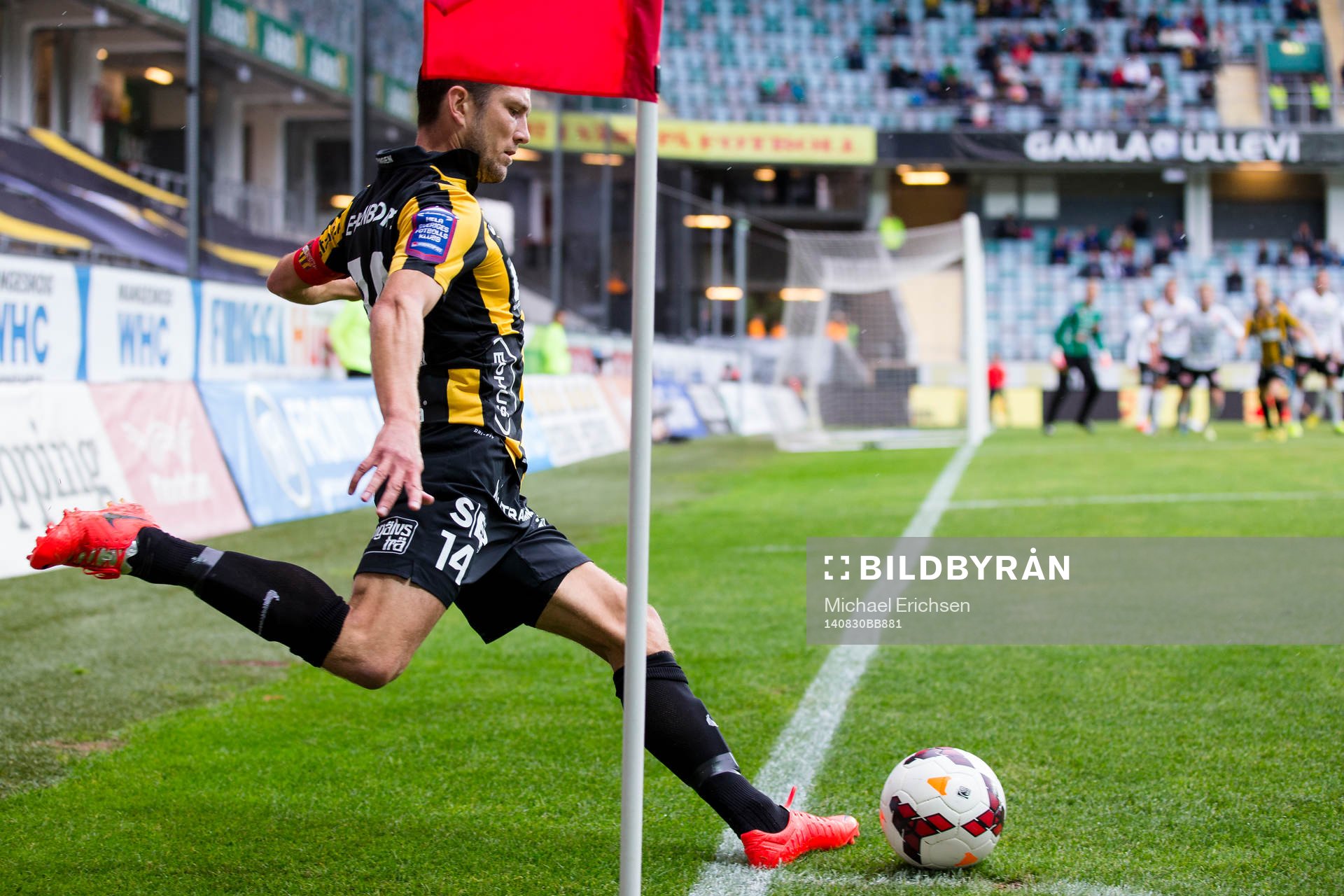 Häckens Martin Ericsson slår en hörna