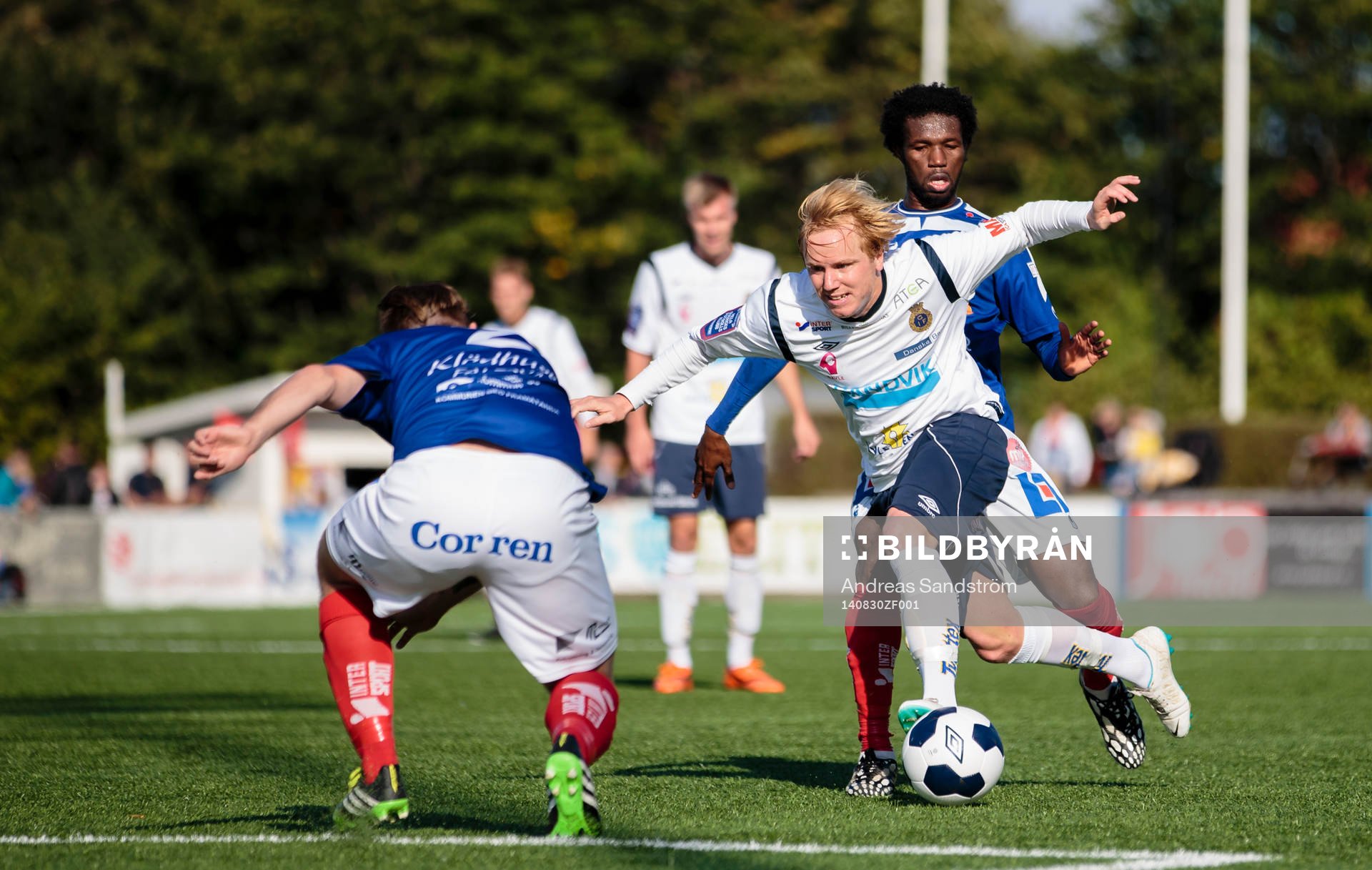 Gefles Simon Lundevall faller i en duell med Åtvidabergs Mohammed Abubakari under fotbollsmatchen i Allsvenskan mellan Gefle och Åtvidaberg den 30 Augusti 2014 i Gävle.