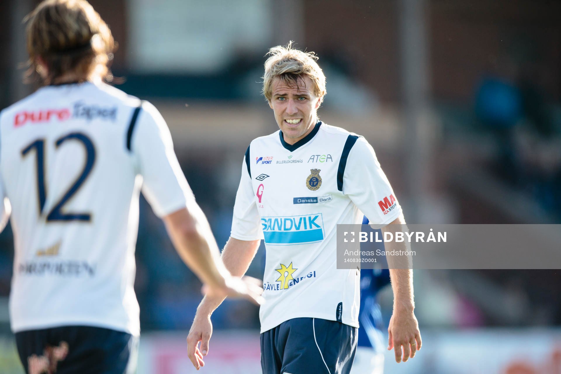 Gefles Johan Oremo samtalar med Anders Bååth under fotbollsmatchen i Allsvenskan mellan Gefle och Åtvidaberg den 30 Augusti 2014 i Gävle.