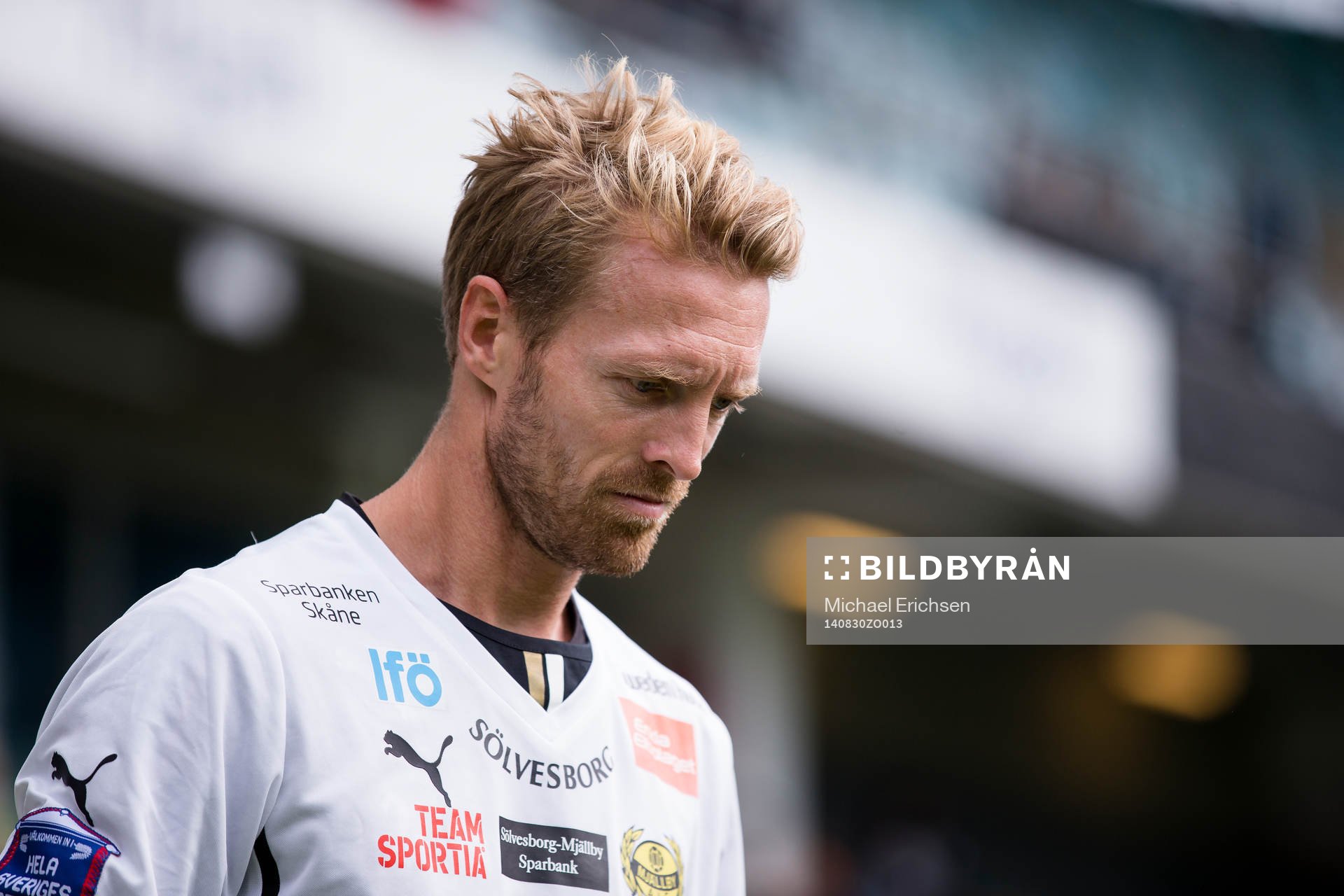 Mjällbys Christian Wilhelmsson på väg in till