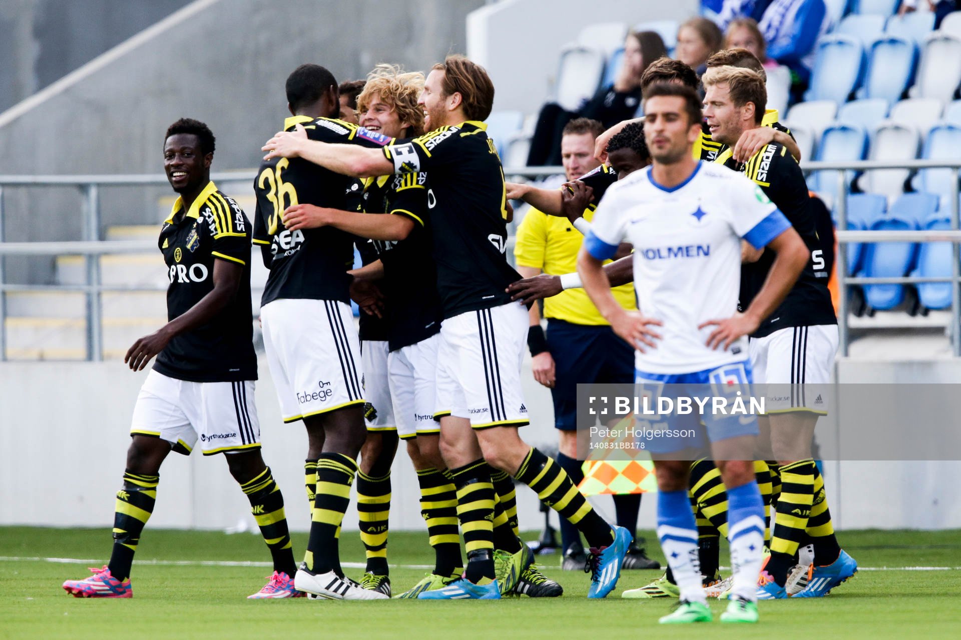 s spelare jublar