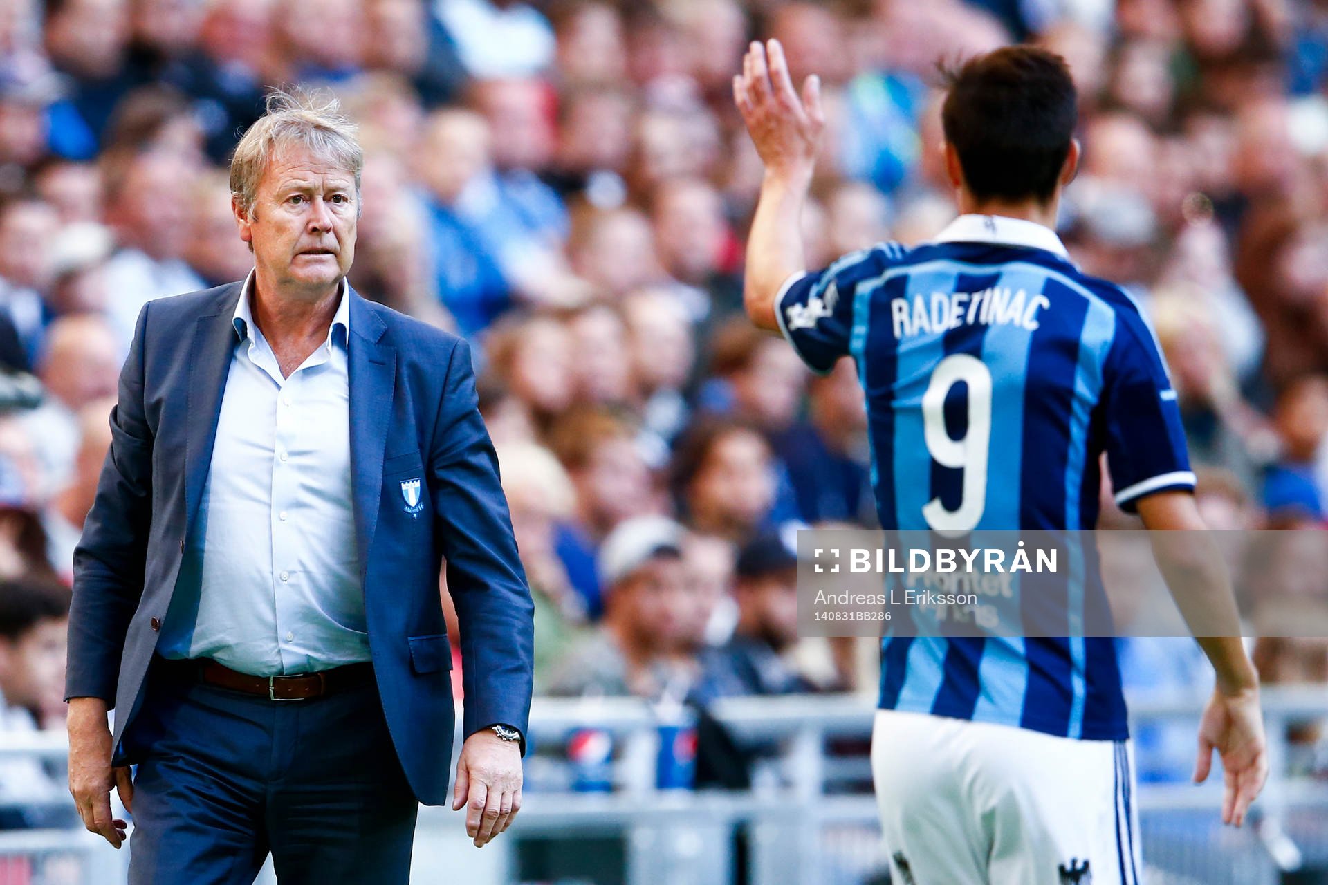 Malmö FFs tränare Åge Hareide reagerar på en situation