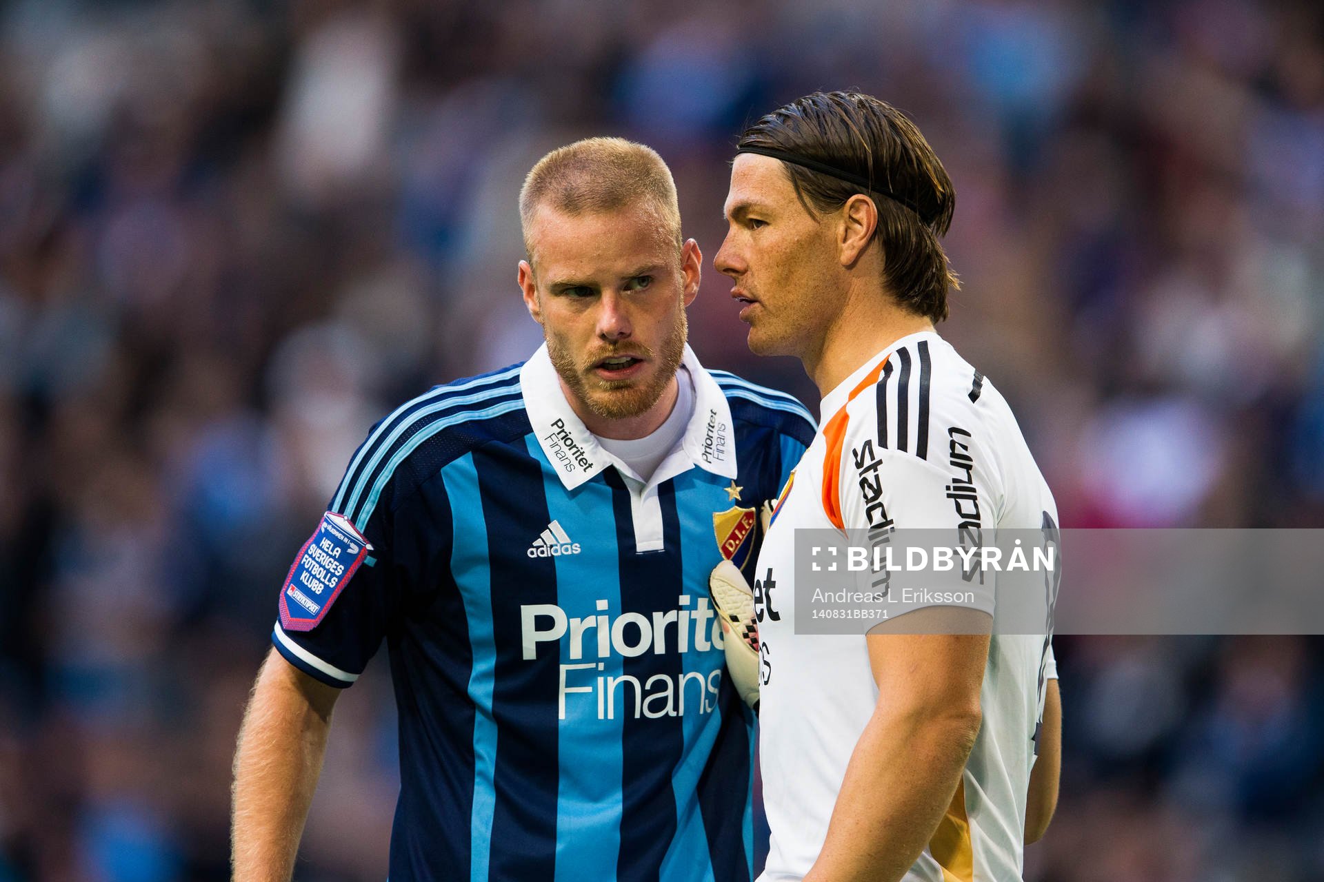 Djurgårdens Fredrik Stenman samtalar med målvakt Kenneth