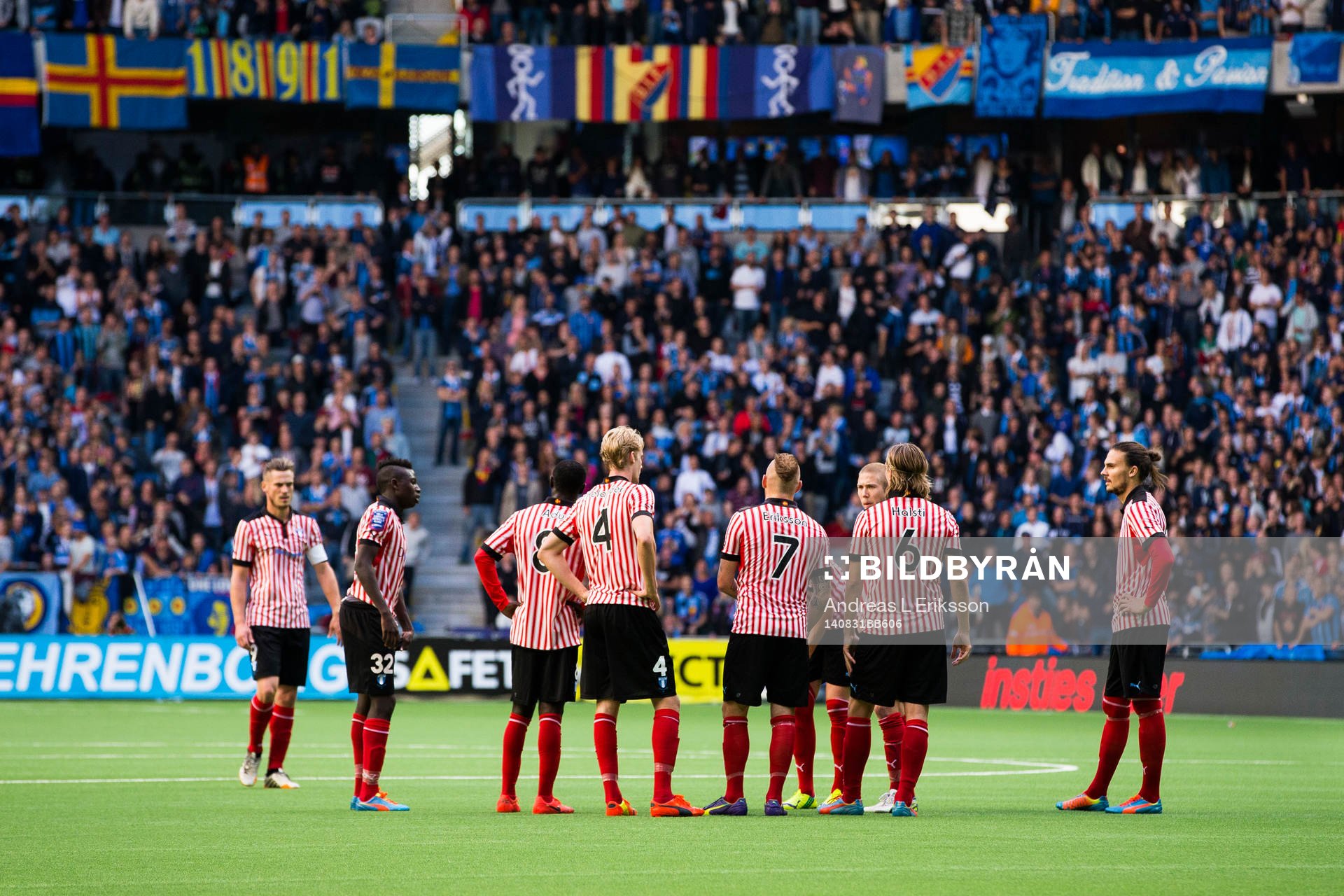Spelarna i Malmö FF samlar sig