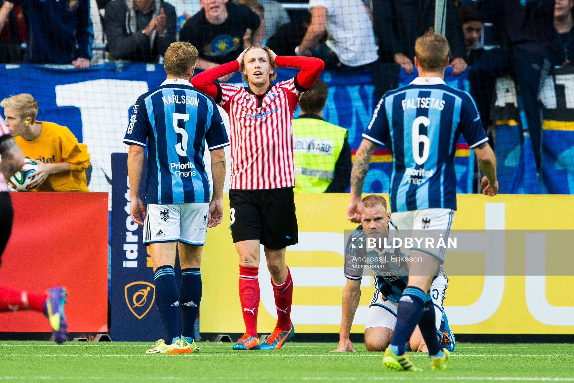 Malmö FFs Emil Forsberg tar sig för huvudet