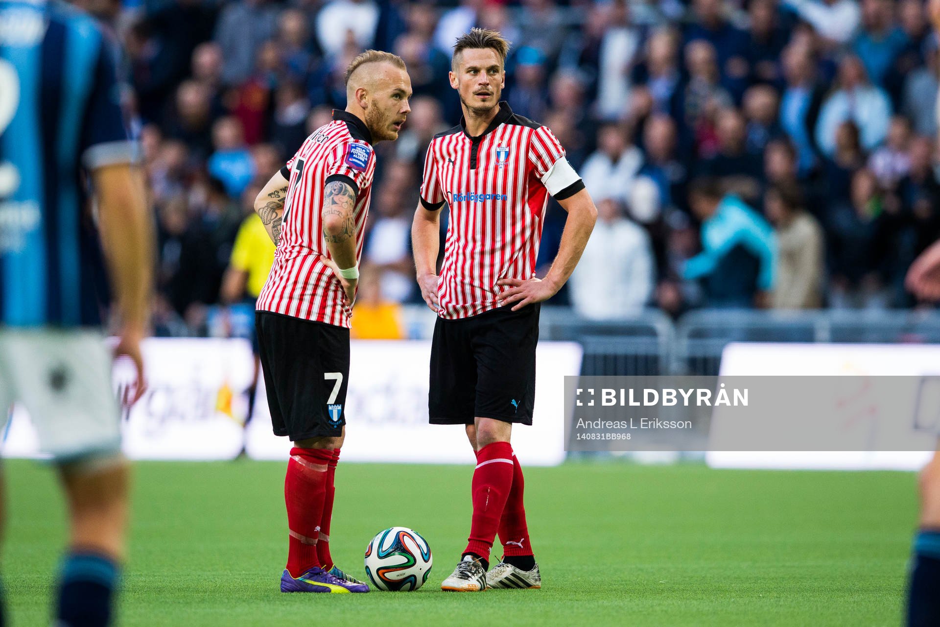 Malmö FFs Magnus Eriksson och Markus Rosenberg diskuterar