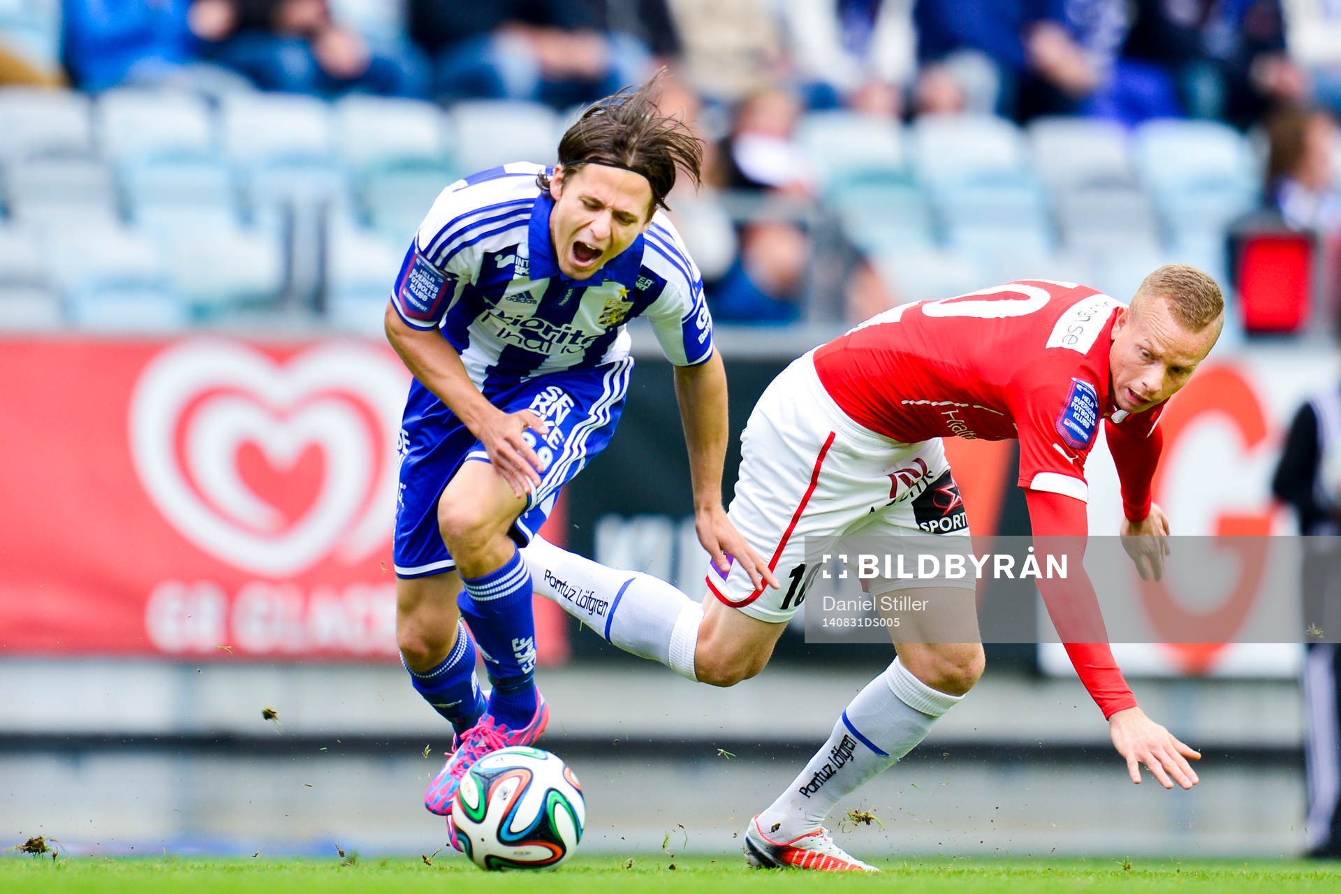 IFK Göteborgs Lasse Vibe i kamp med Kalmars Tobias Eriksson under fotbollsmatchen i Allsvenskan mellan IFK Göteborg och Kalmar den 31 augusti 2014 i Göteborg.