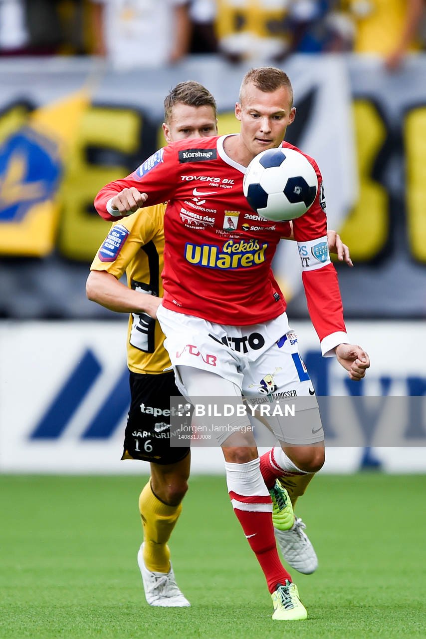 Falkenbergs Rasmus Sjöstedt med Elfsborgs Viktor Claesson