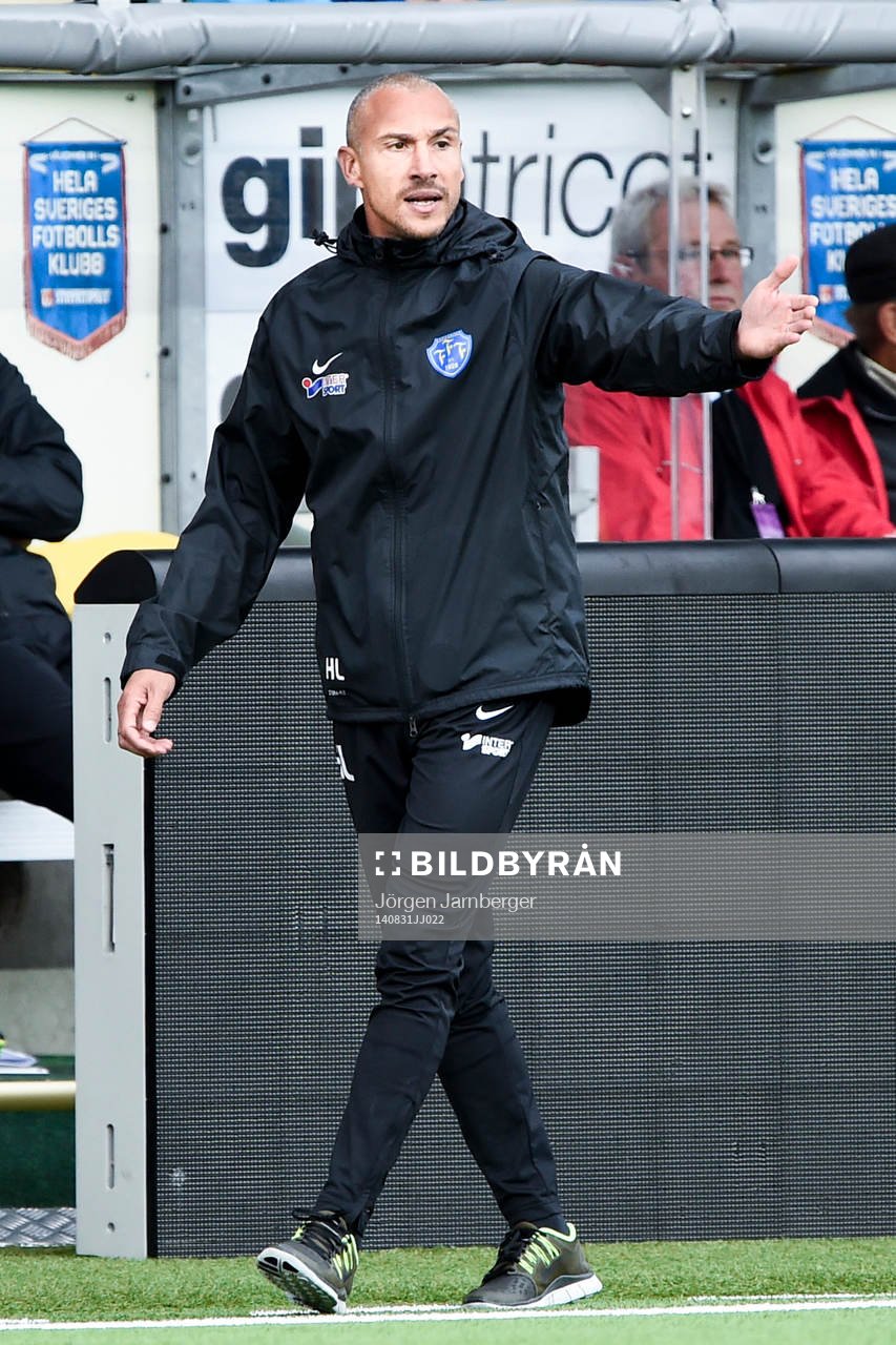 Falkenbergs tränare Henrik Larsson