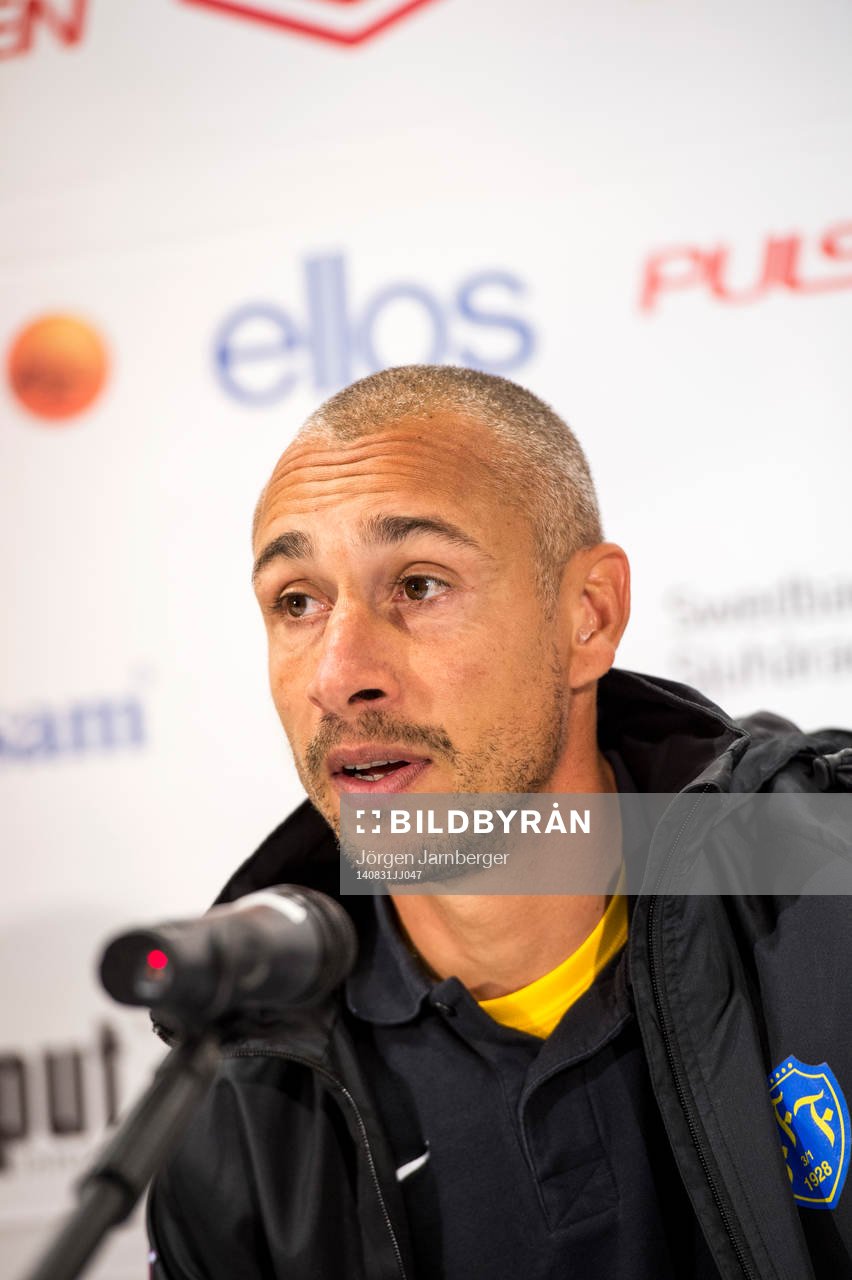 Falkenbergs tränare Henrik Larsson