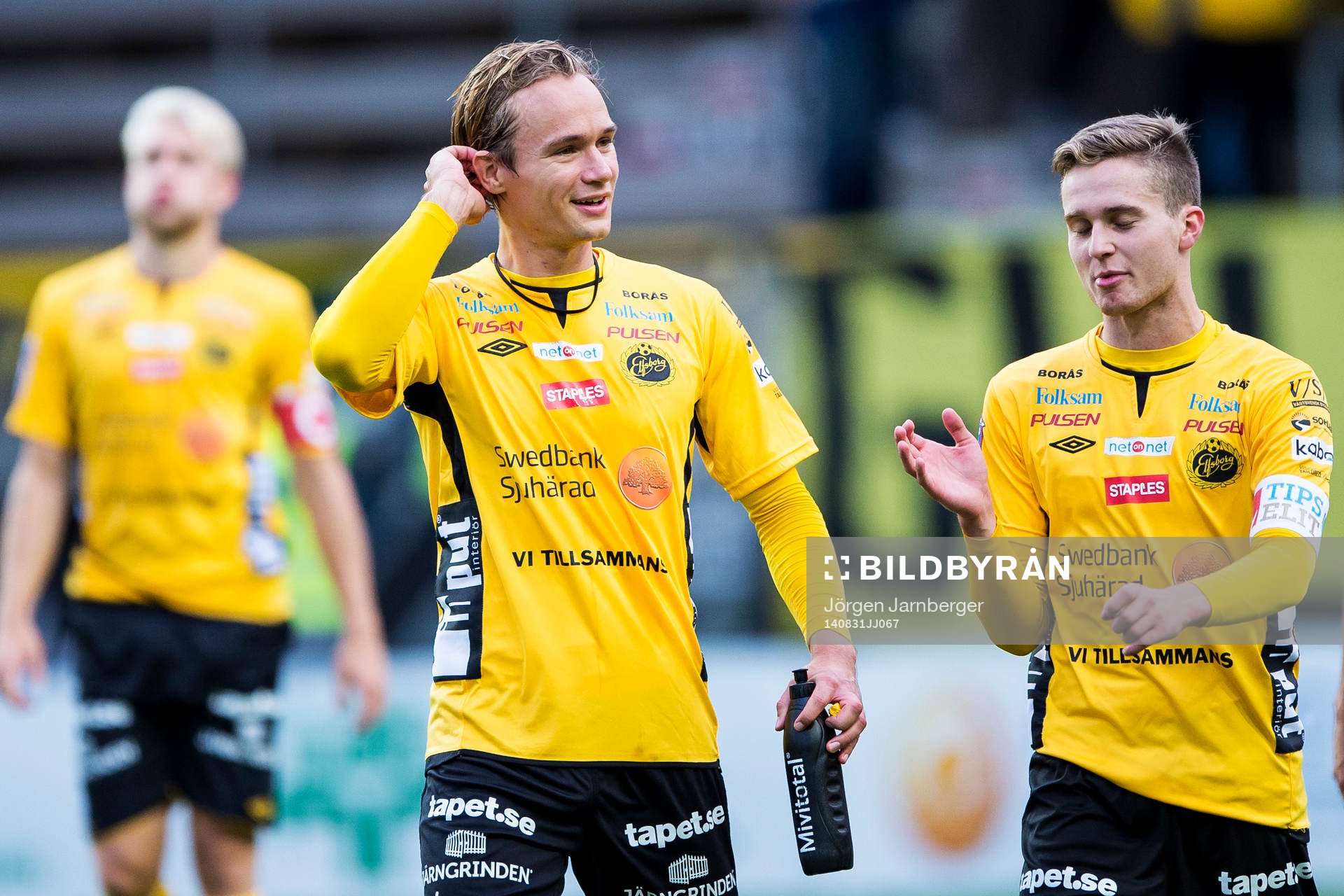 Elfsborgs Viktor Prodell och Adam Lundqvist samtalar då de