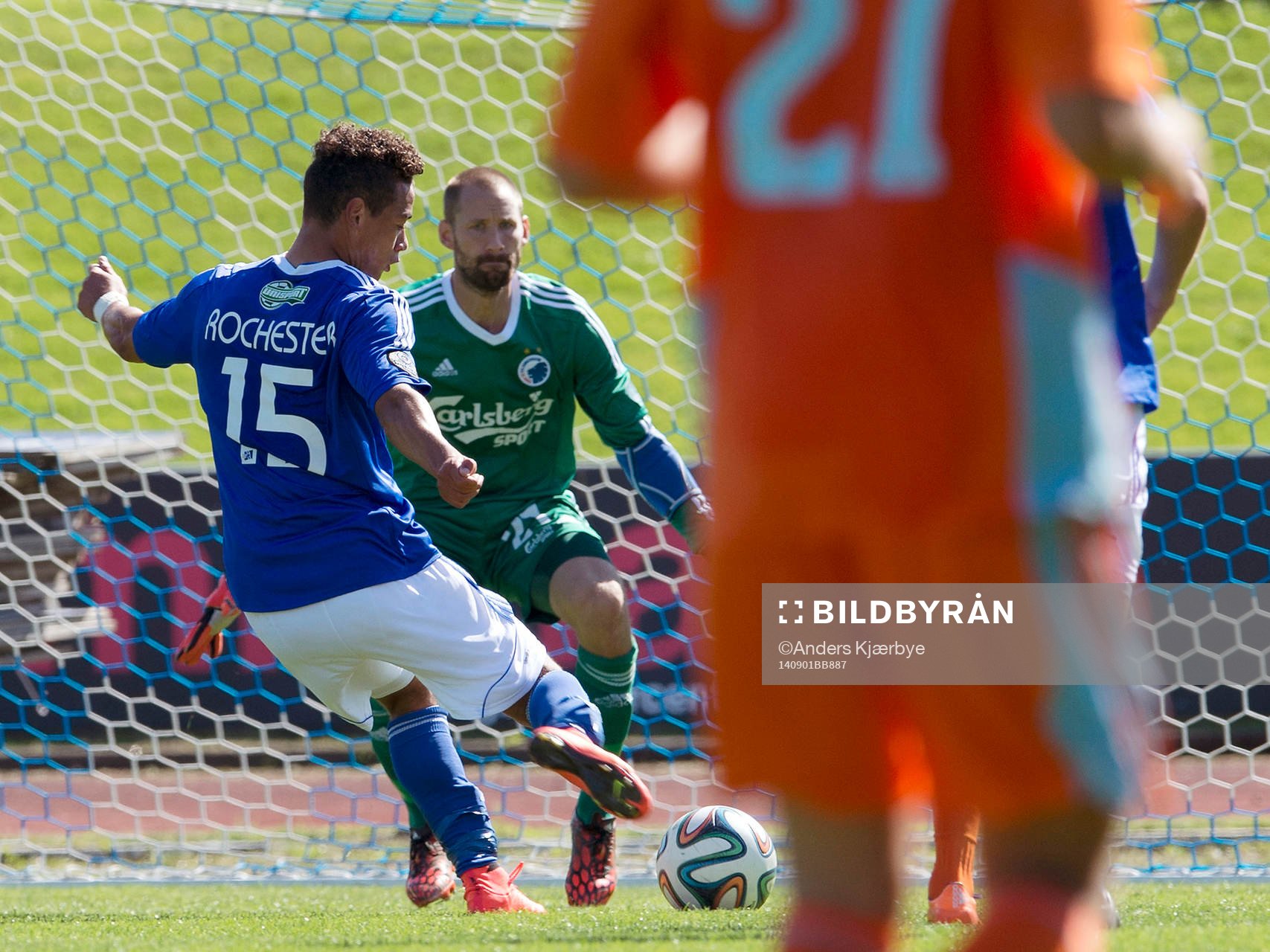  [DK=20140901: Lee Rochester, LB sparker bolden forbi Johan Wiland, FCK til 2-2]