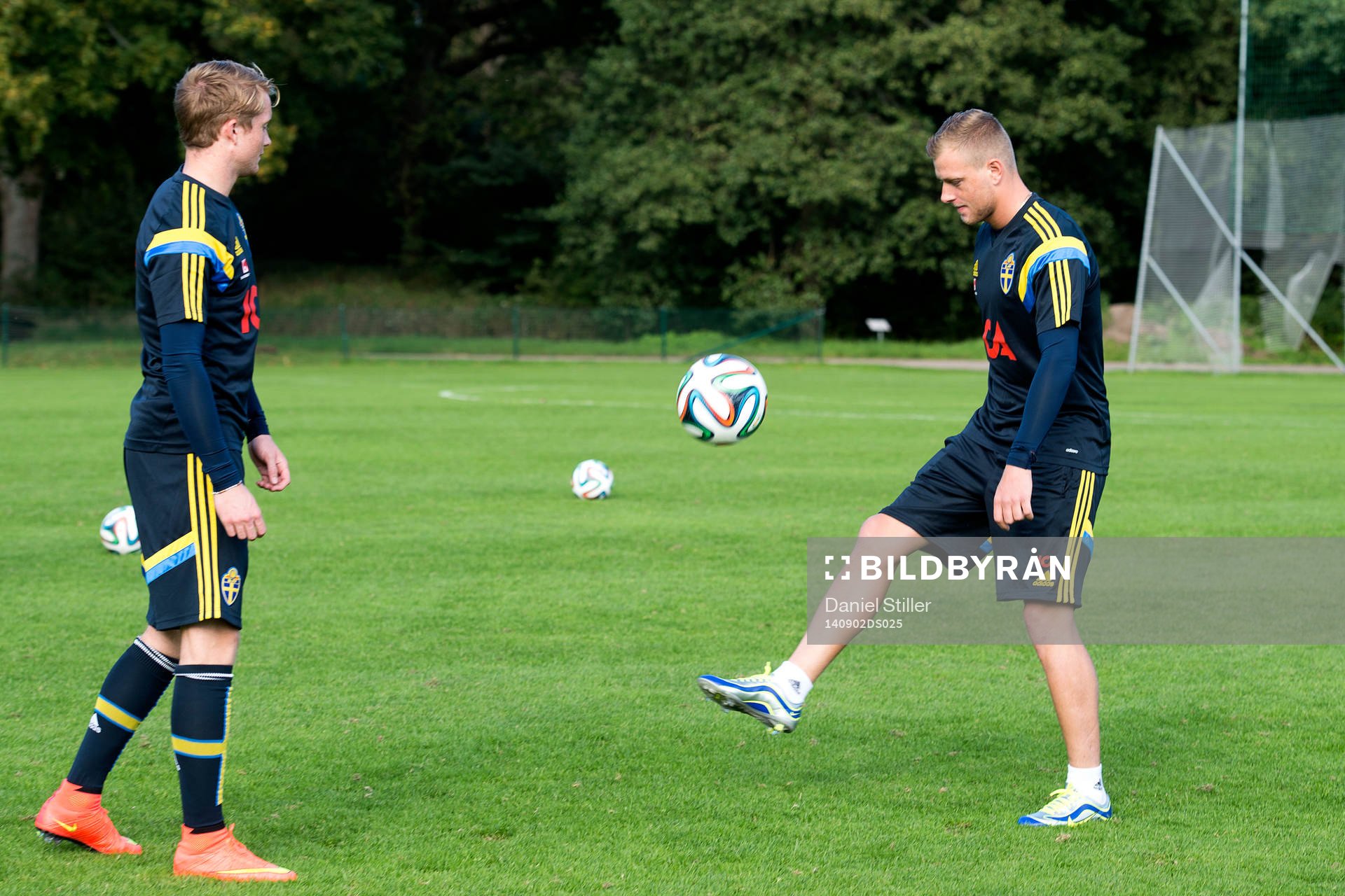 Sam Larsson och John Guidetti under en träning med det svenska U21-landslaget den 2 augusti 2014 i Halmstad.