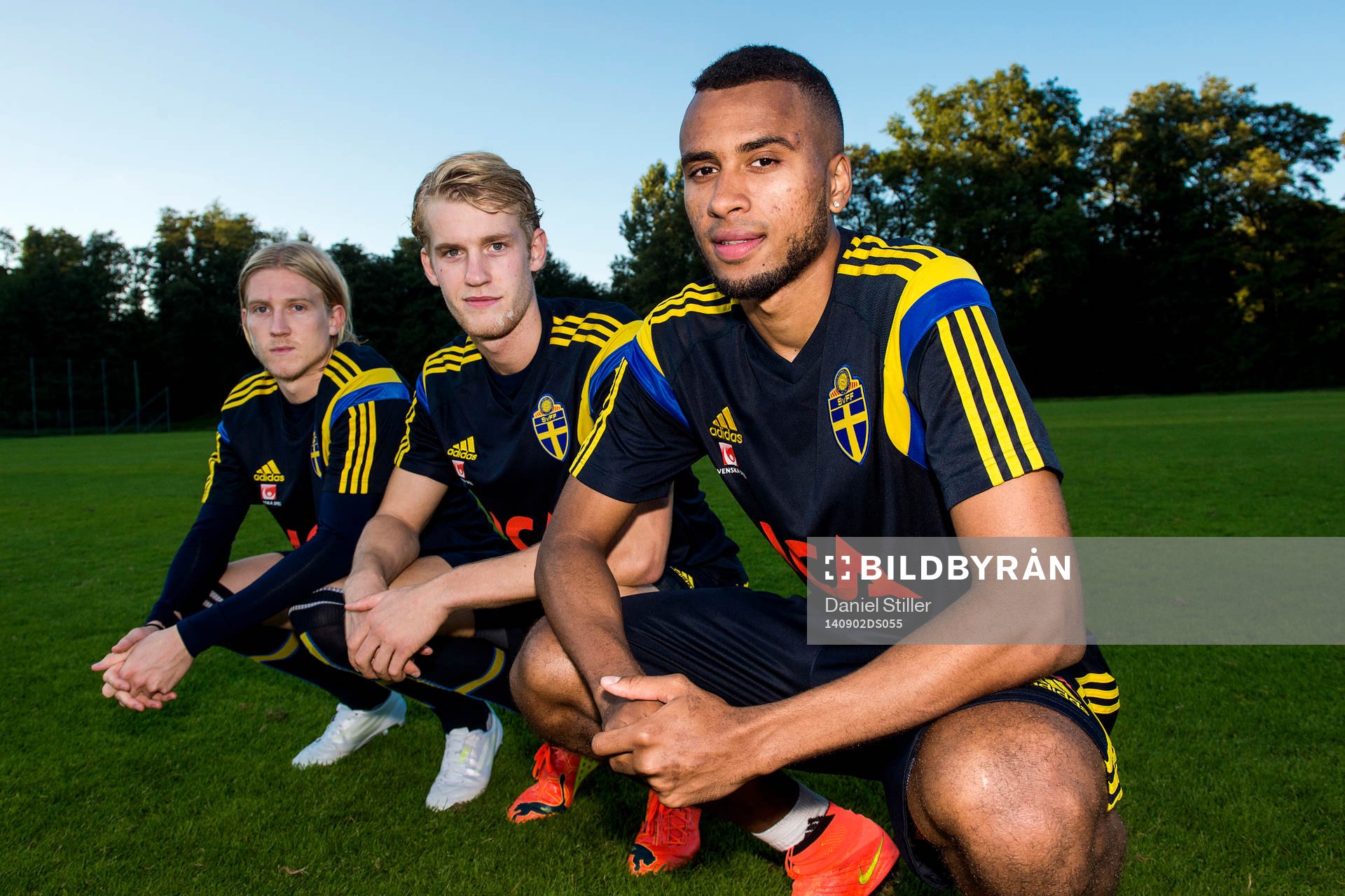 Malmö FFs trio i truppen, Simon Kroon, Filip Helander och Isaac Kiese Thelin under en träning med det svenska U21-landslaget den 2 augusti 2014 i Halmstad.