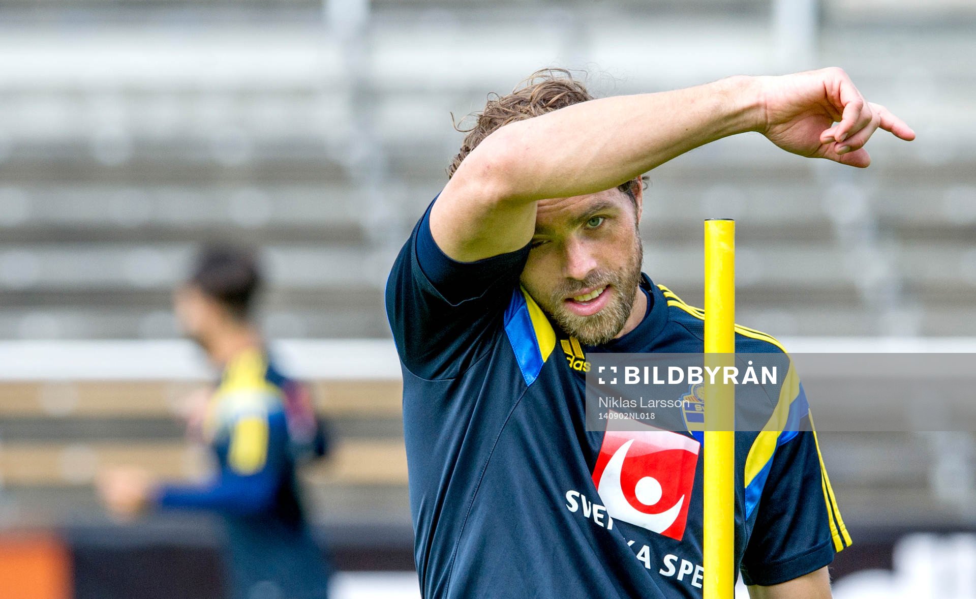 Sveriges Johan Elmander deppar