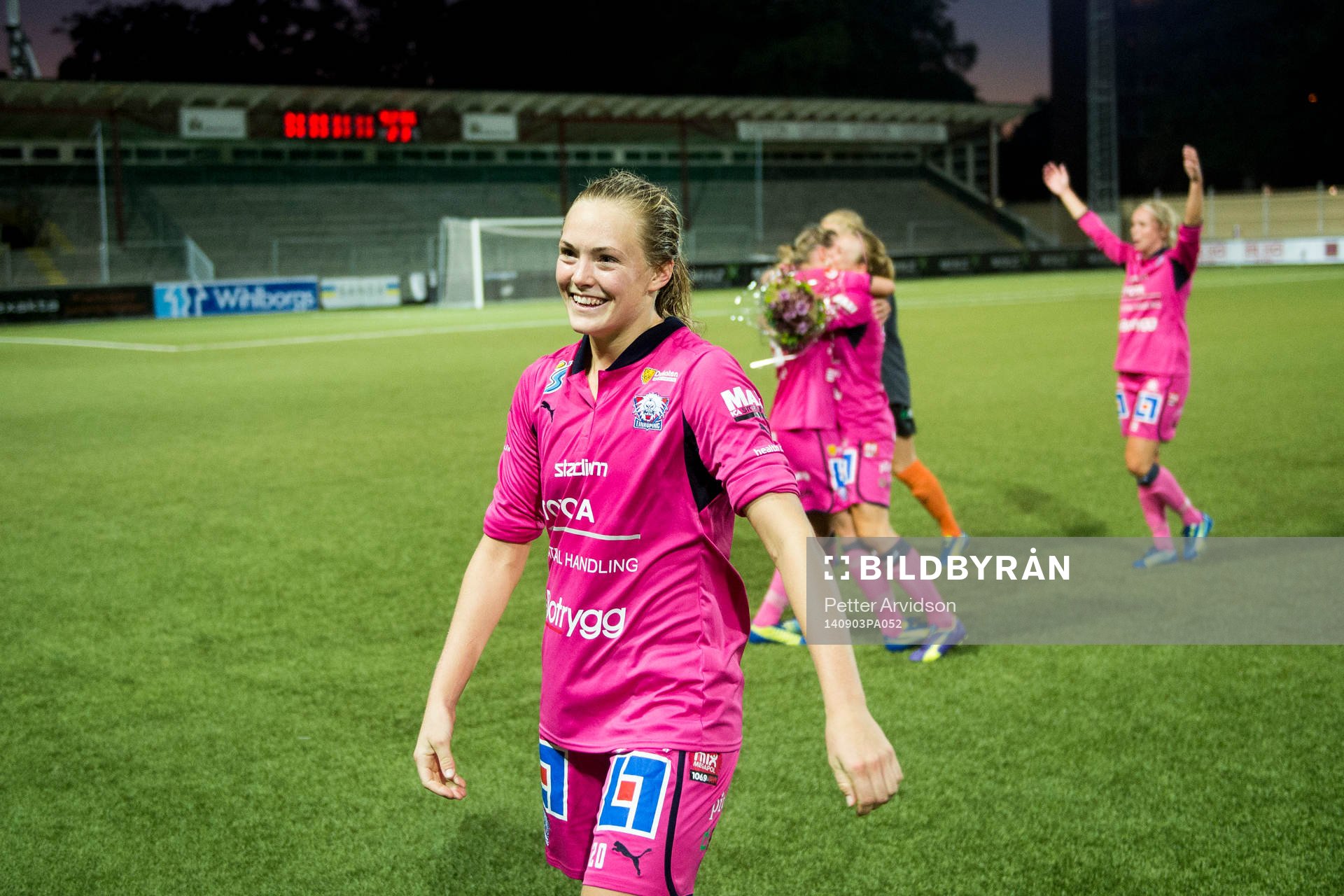 Linköpings Emma Öjert  jublar