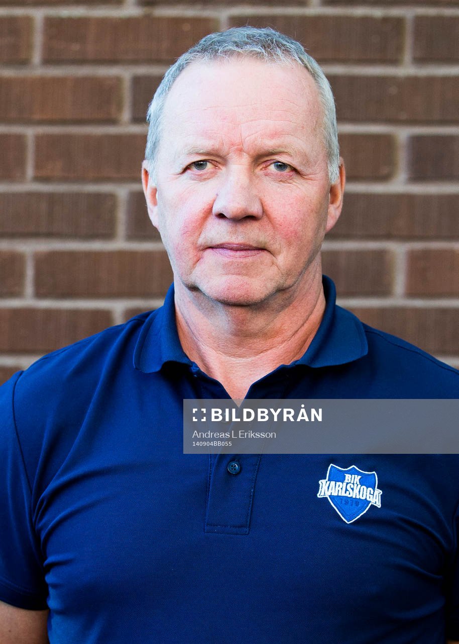 Karlskogas tränare Lenny Eriksson poserar