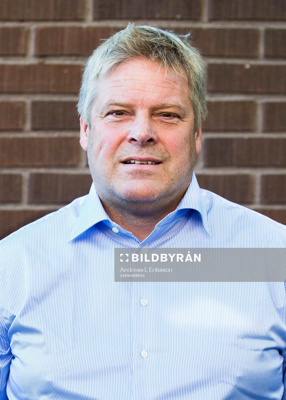 s tränare Thomas Fröberg poserar