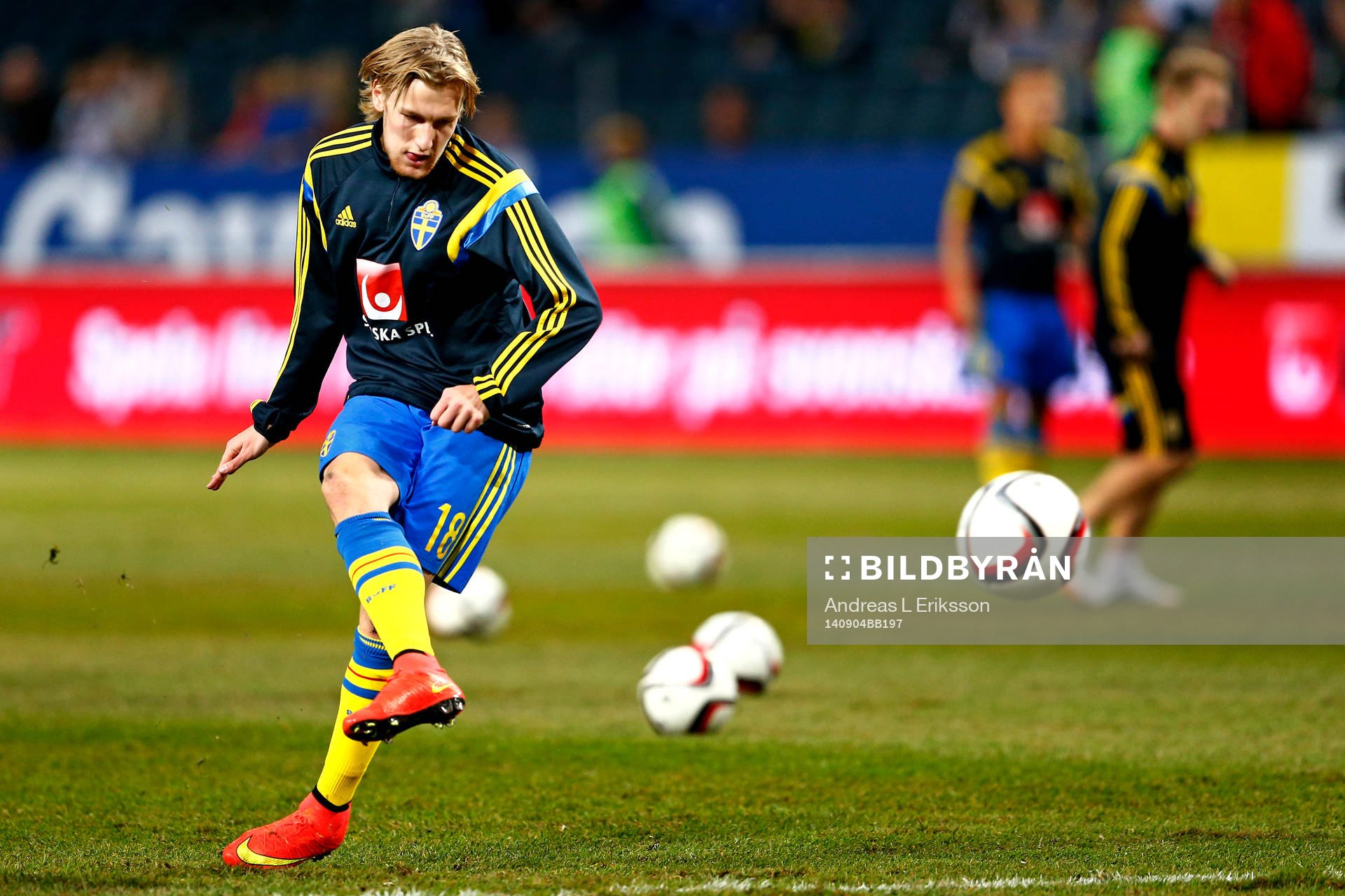 Sveriges Emil Forsberg värmer upp