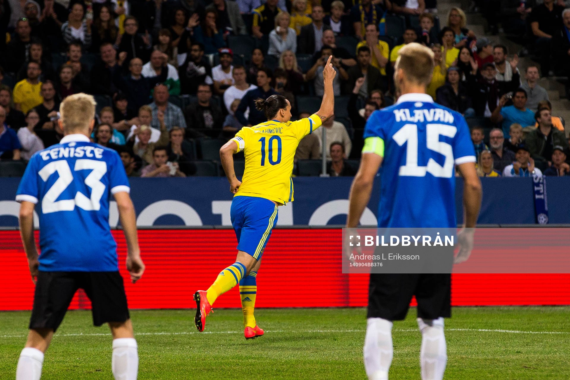 Sveriges Zlatan Ibrahimovic jublar