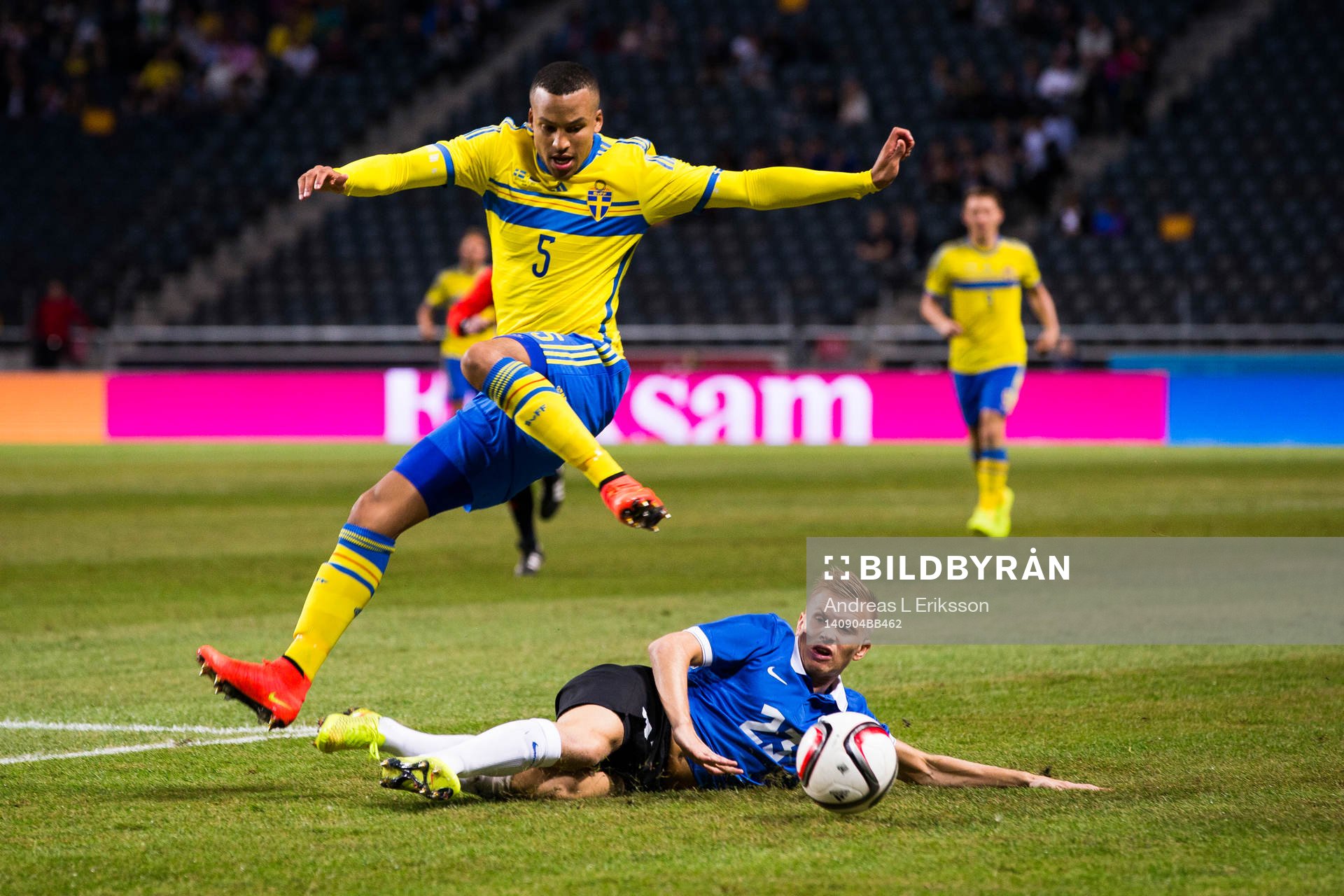 Sveriges Martin Olsson hoppas över Estlands Taijo Teniste