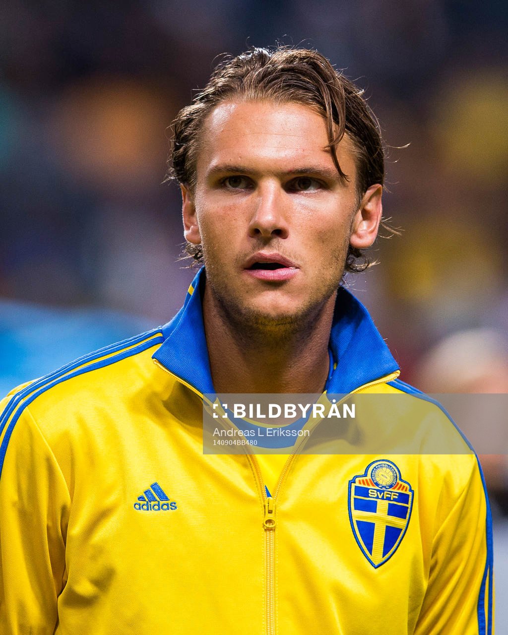 Sveriges Albin Ekdal innan fotbollslandskampen mellan