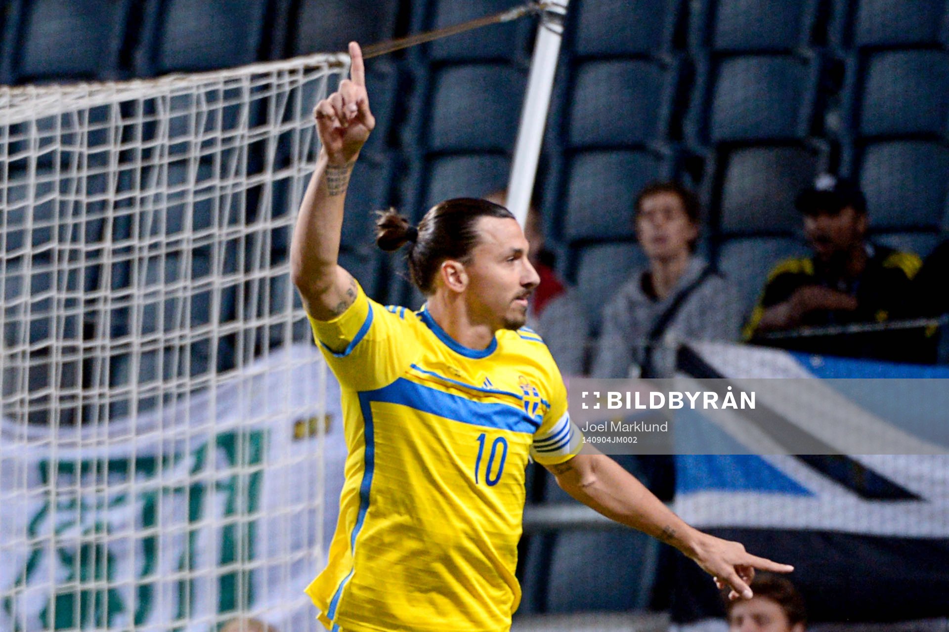 Sveriges Zlatan Ibrahimovic jublar