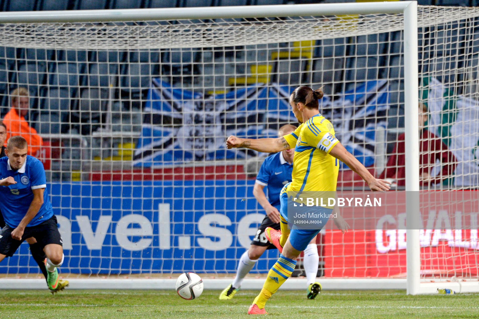 Sveriges Zlatan Ibrahimovic gör 1- 0