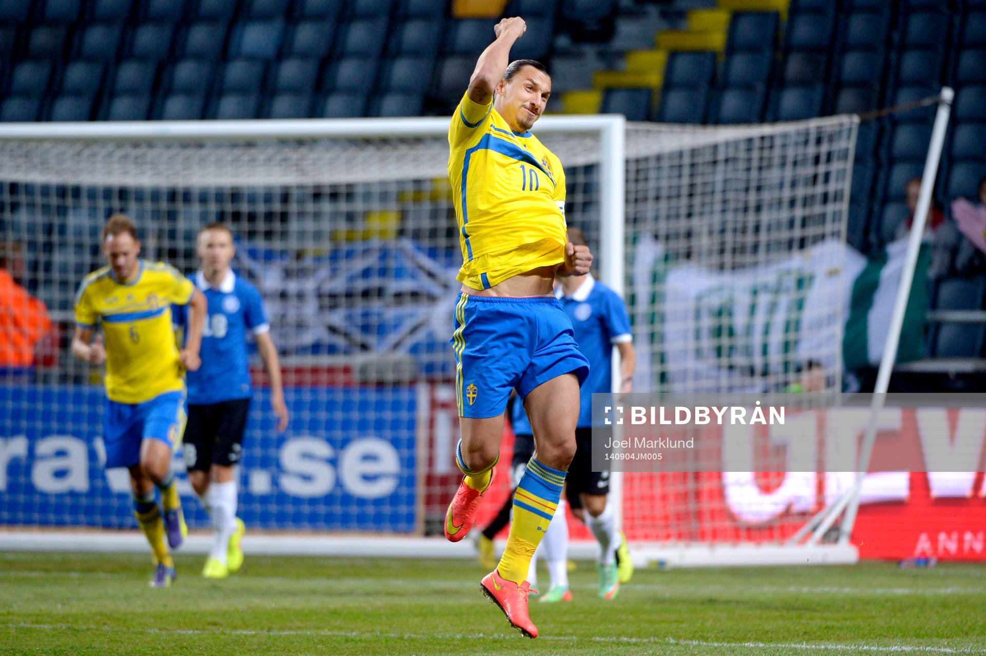 Sveriges Zlatan Ibrahimovic jublar