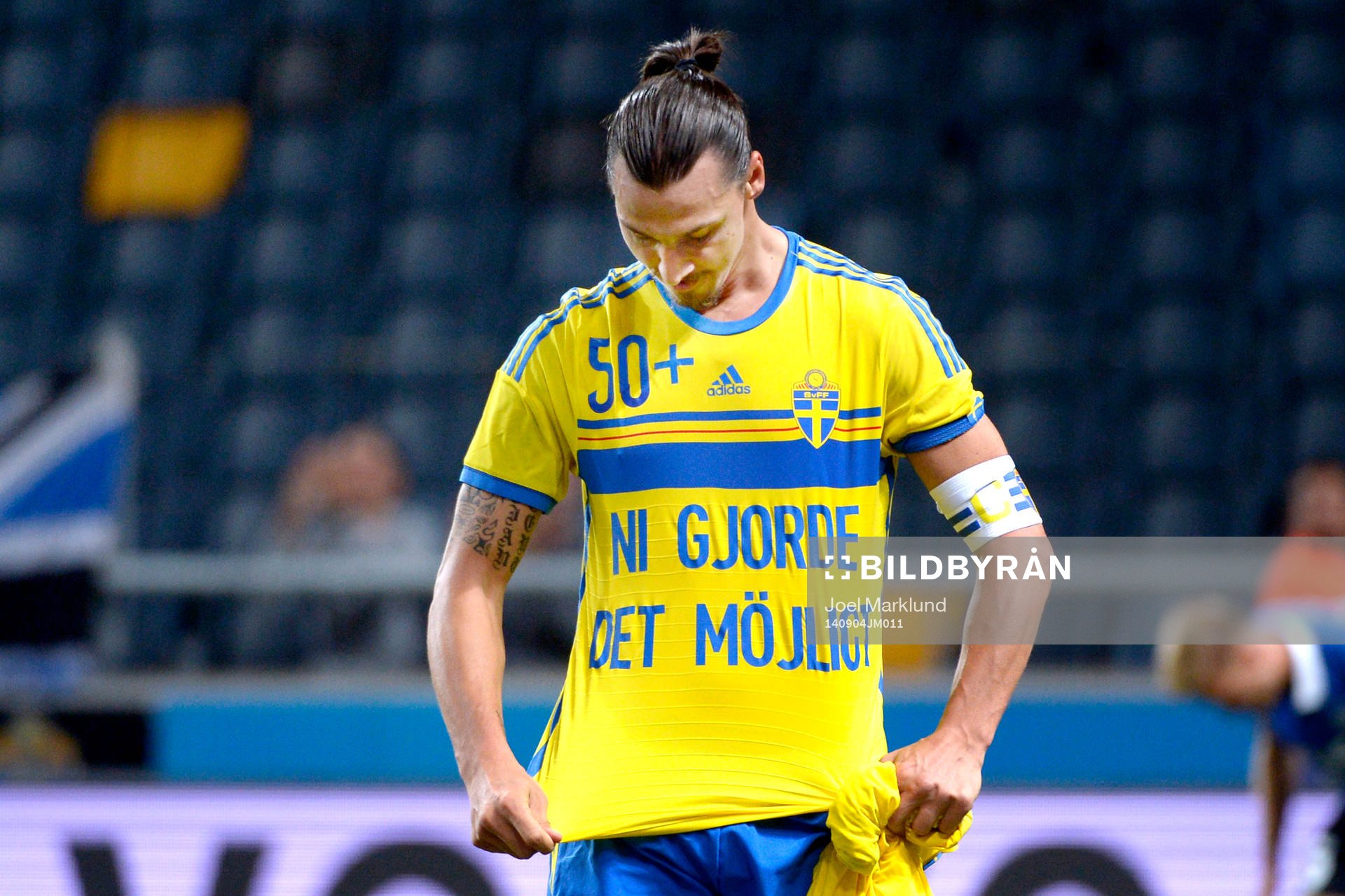 Sveriges Zlatan Ibrahimovic jublar