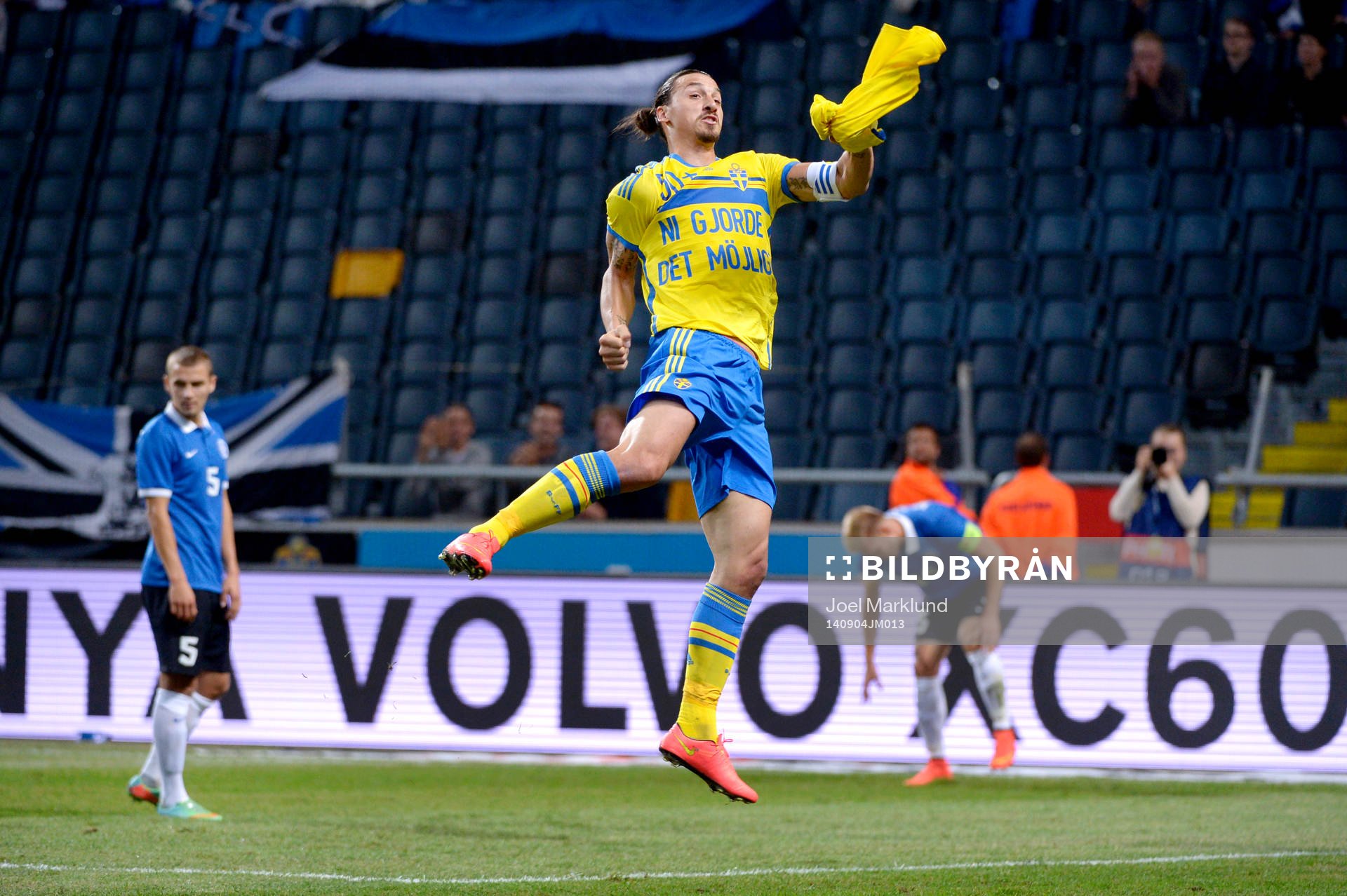 Sveriges Zlatan Ibrahimovic jublar