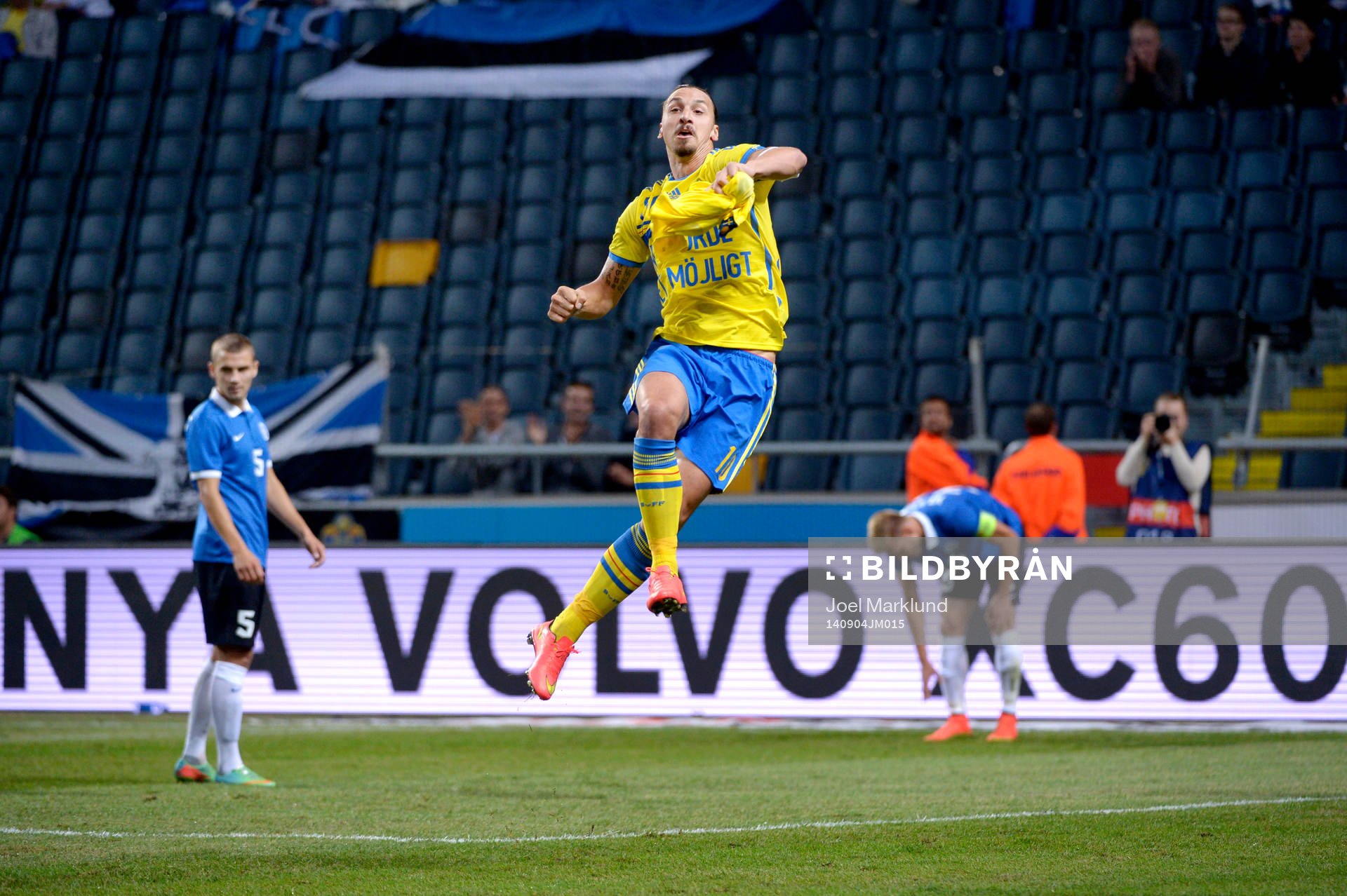 Sveriges Zlatan Ibrahimovic jublar