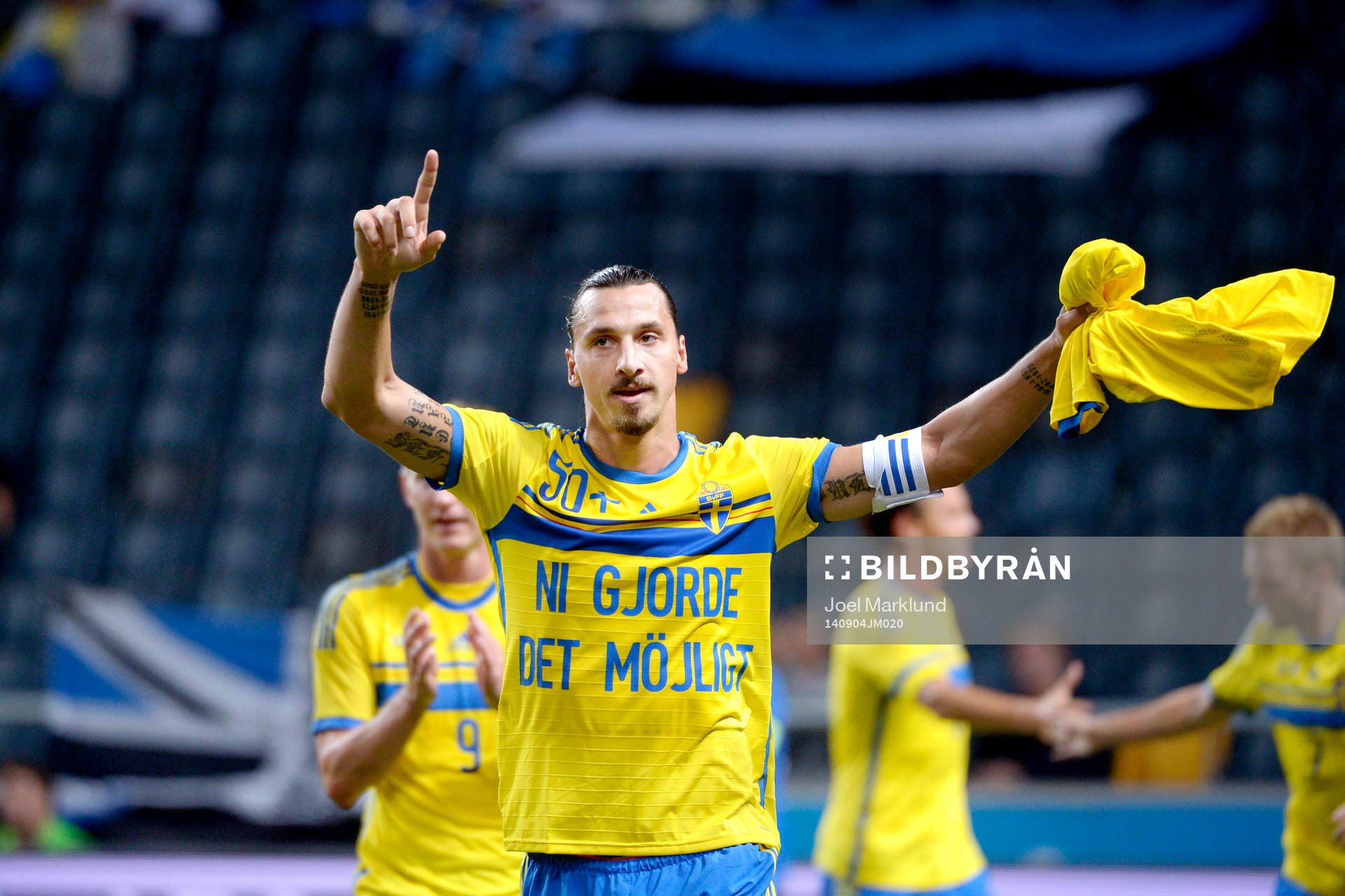 Sveriges Zlatan Ibrahimovic jublar