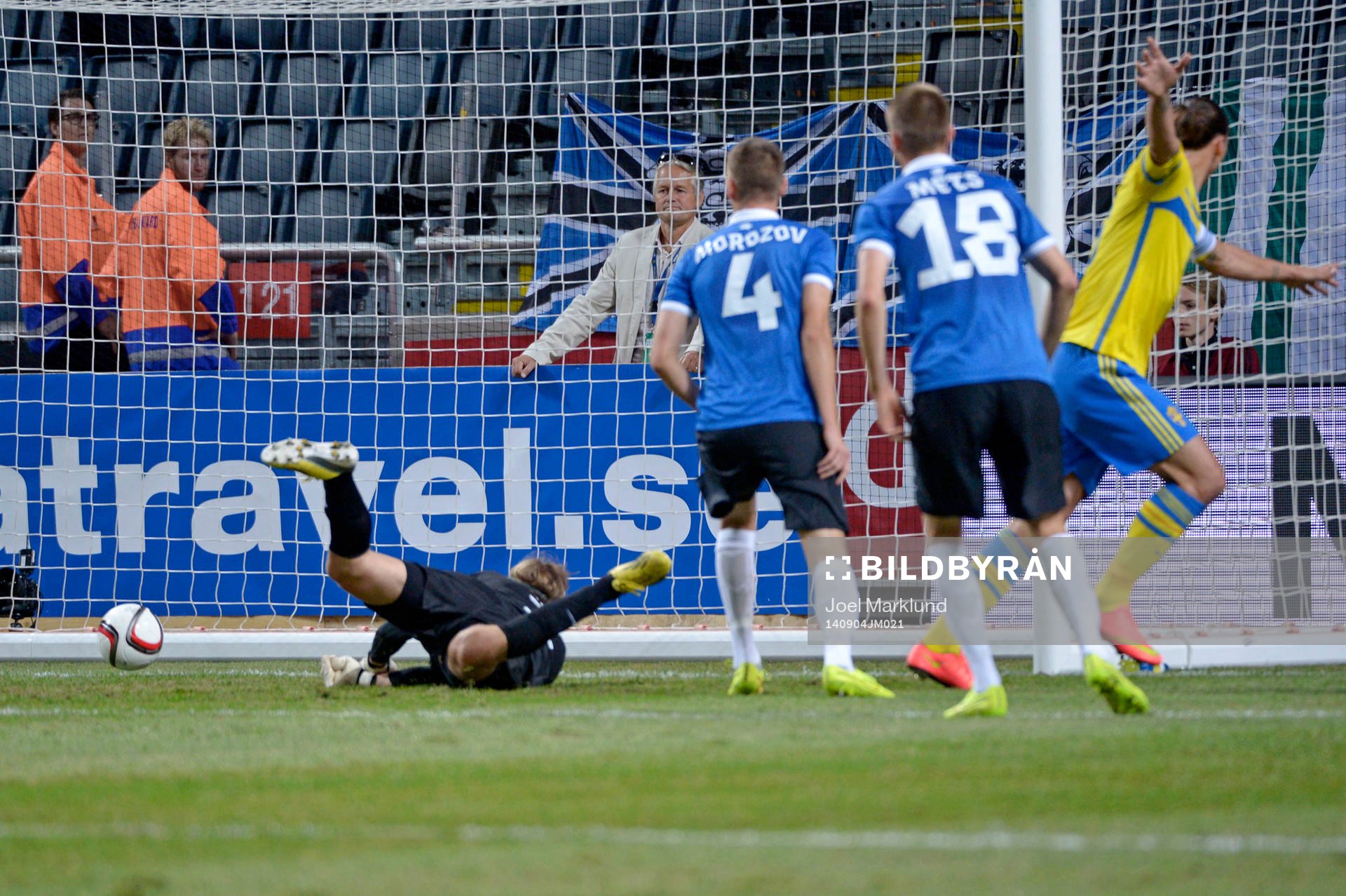 Sveriges Zlatan Ibrahimovic jublar när 2-0 går in