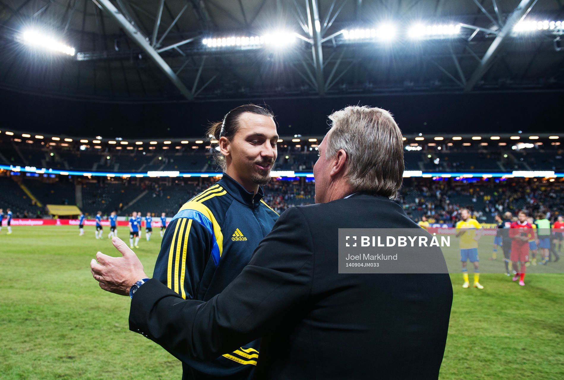 Sveriges Zlatan Ibrahimovic kramas om av Svenska