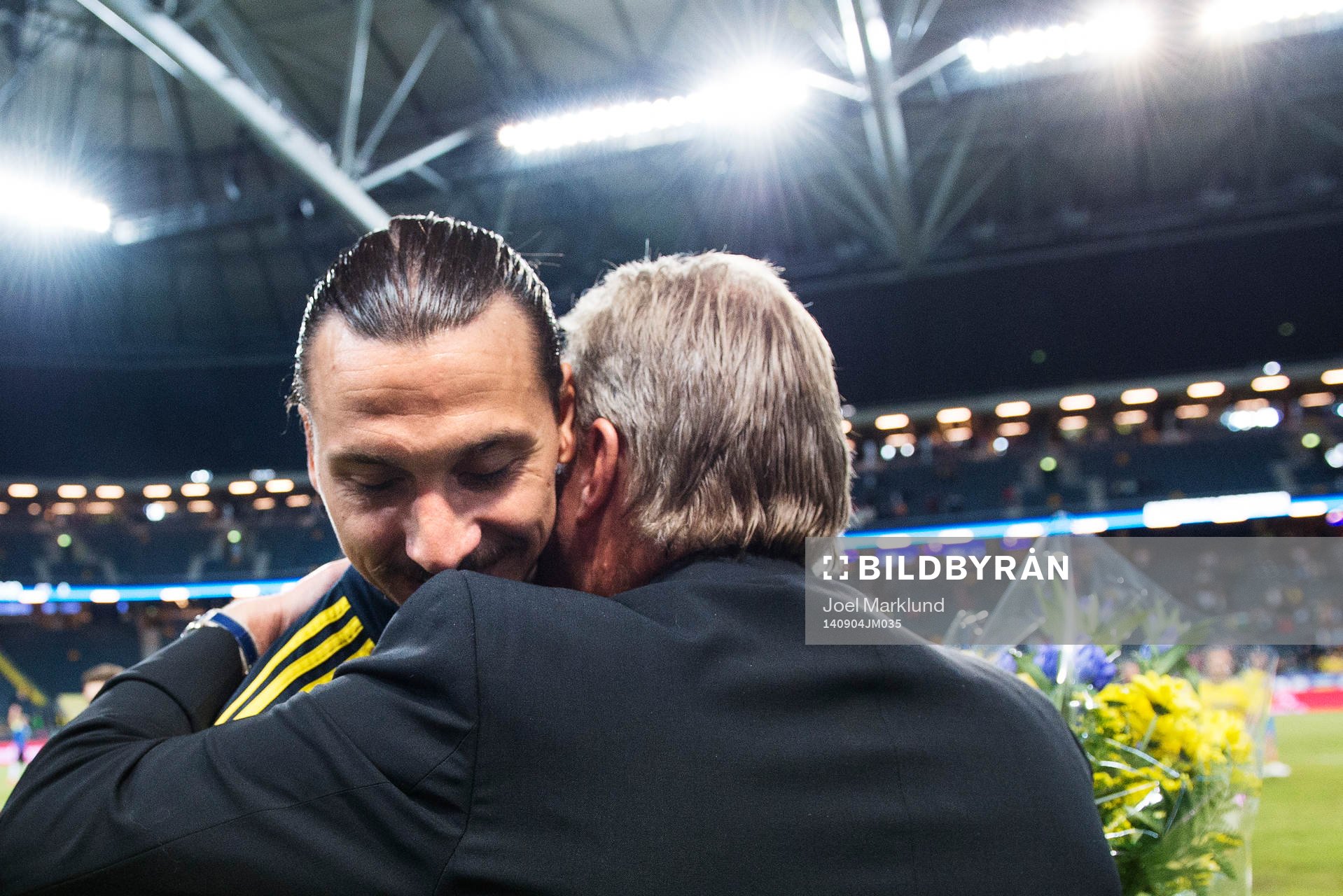 Sveriges Zlatan Ibrahimovic kramas om av Svenska