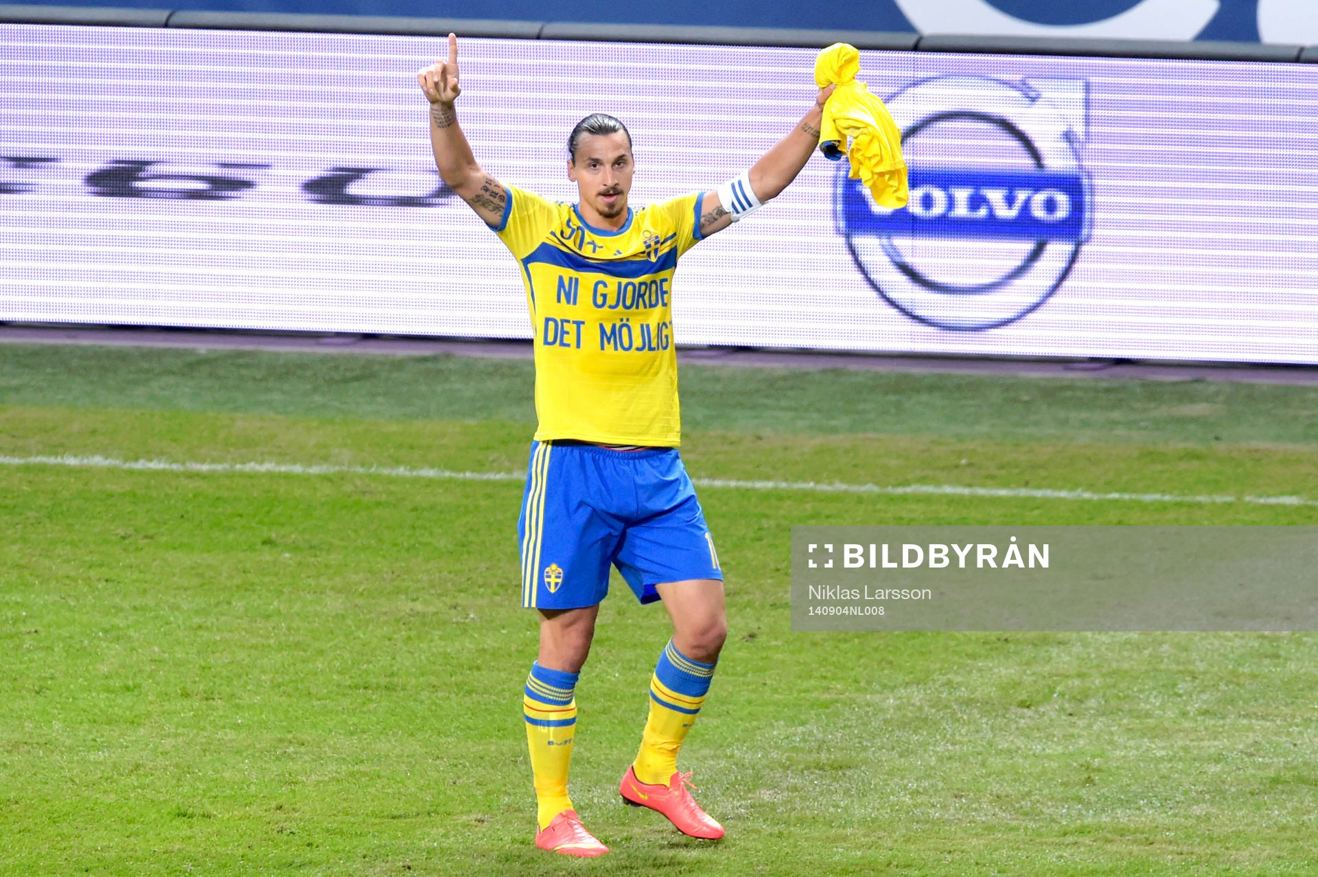 Sveriges Zlatan Ibrahimovic jublar