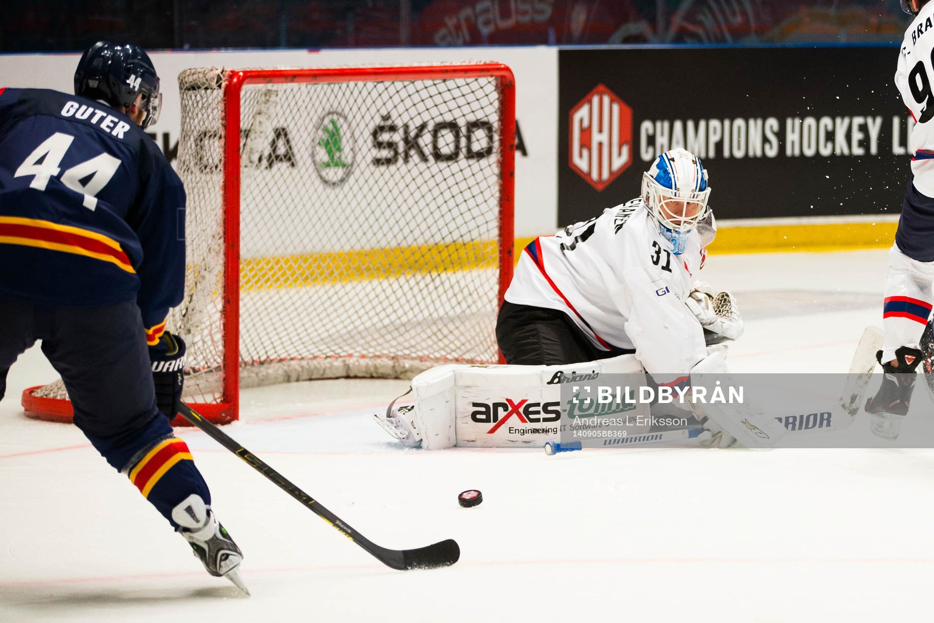Djurgårdens Mattias Guter med en målchans mot Eisbären