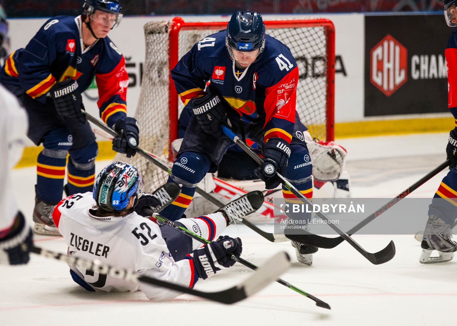 Eisbären Berlins Sven Ziegler och Djurgårdens Alexander